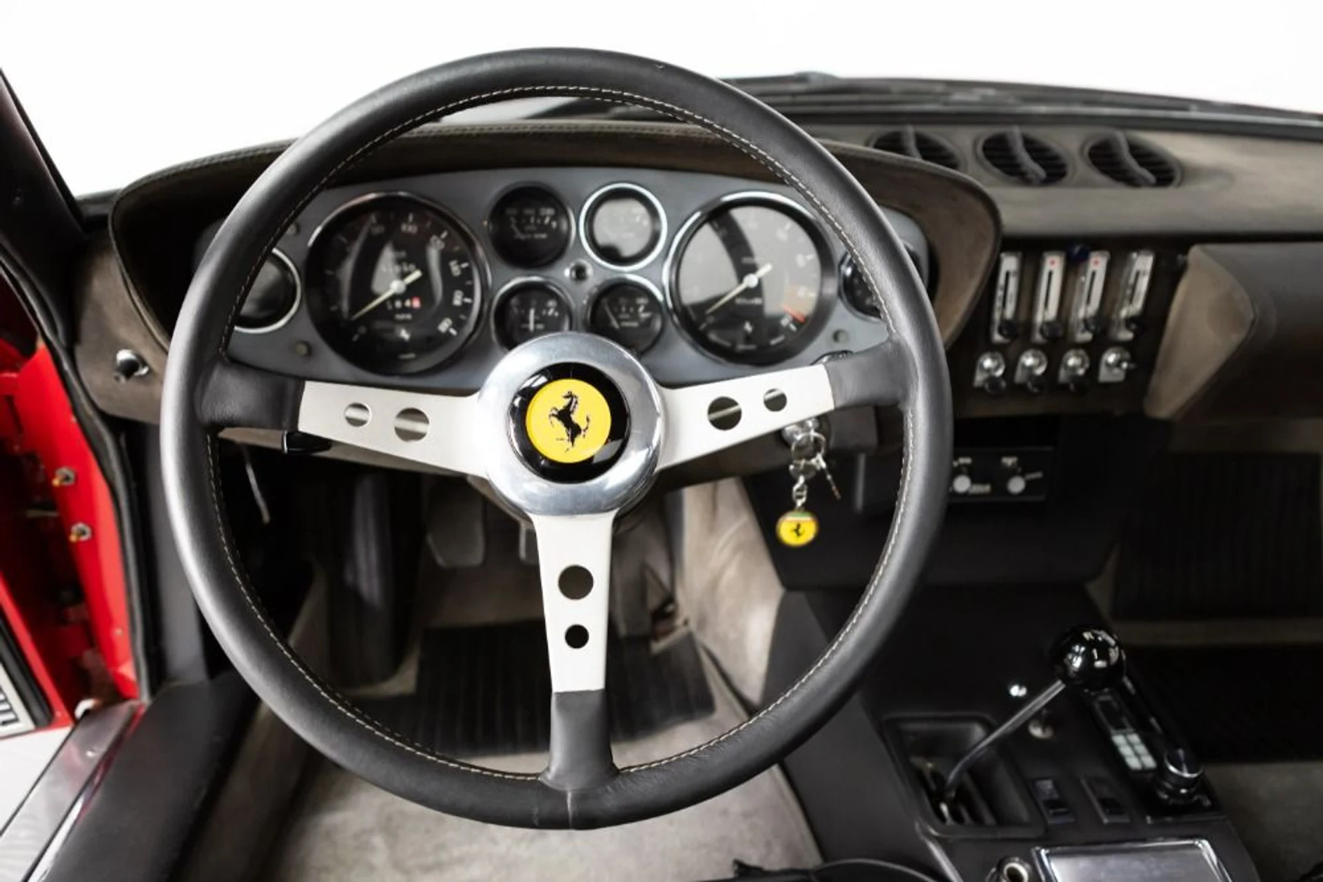 mph057_1202228512_Used_1971_Ferrari_365_GTB_4_1e609b7ef5