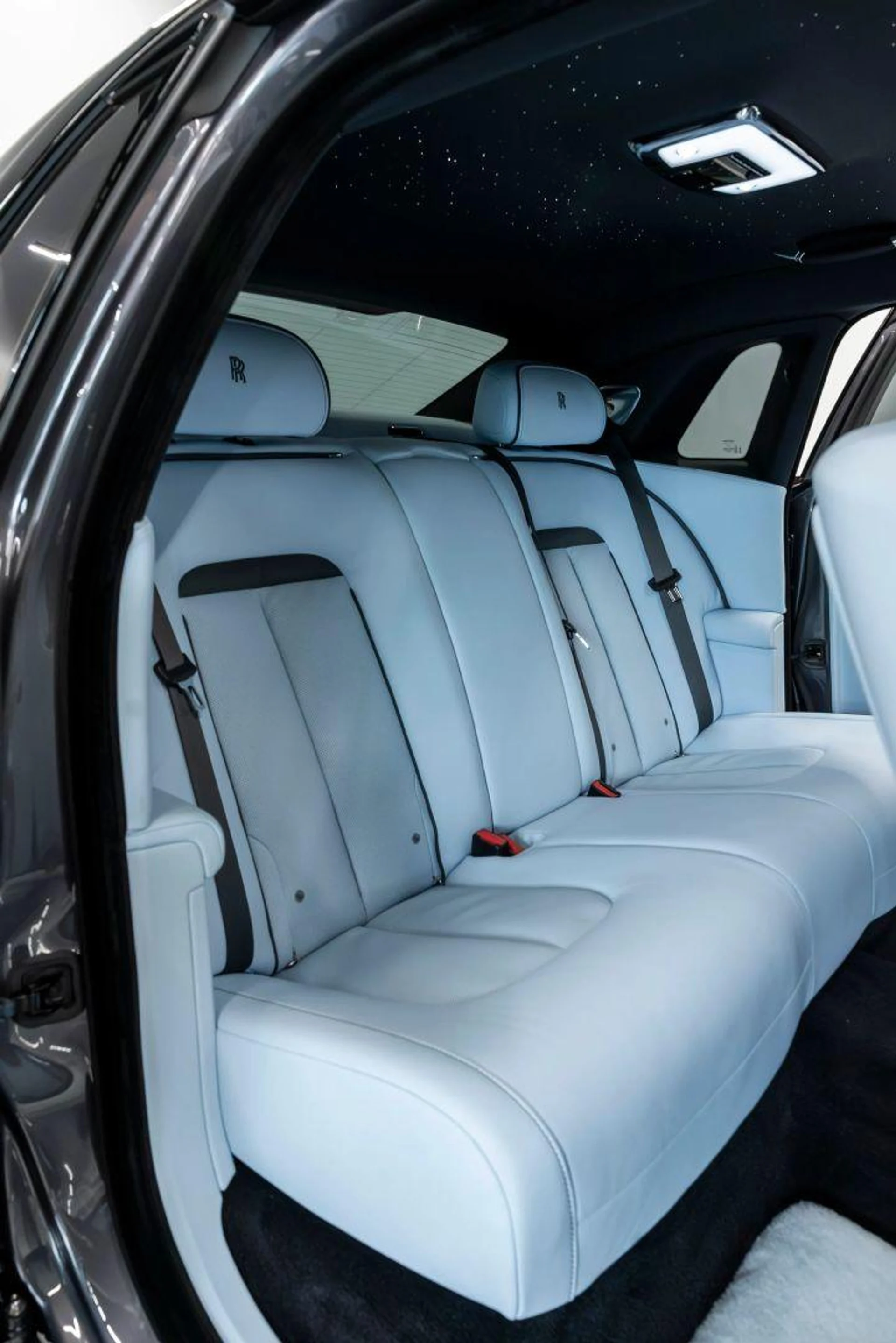 mph057_1266301179_Used_2022_Rolls_Royce_Ghost_Sedan_4_D_1783500970_94aeaeb9e6