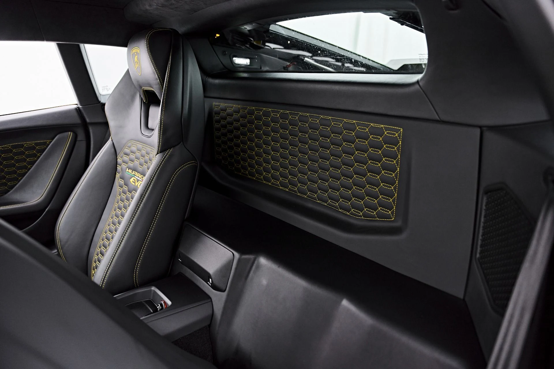 mph057_1271815862_Used_2022_Lamborghini_Huracan_EVO_Base_1787357897_937ba07460
