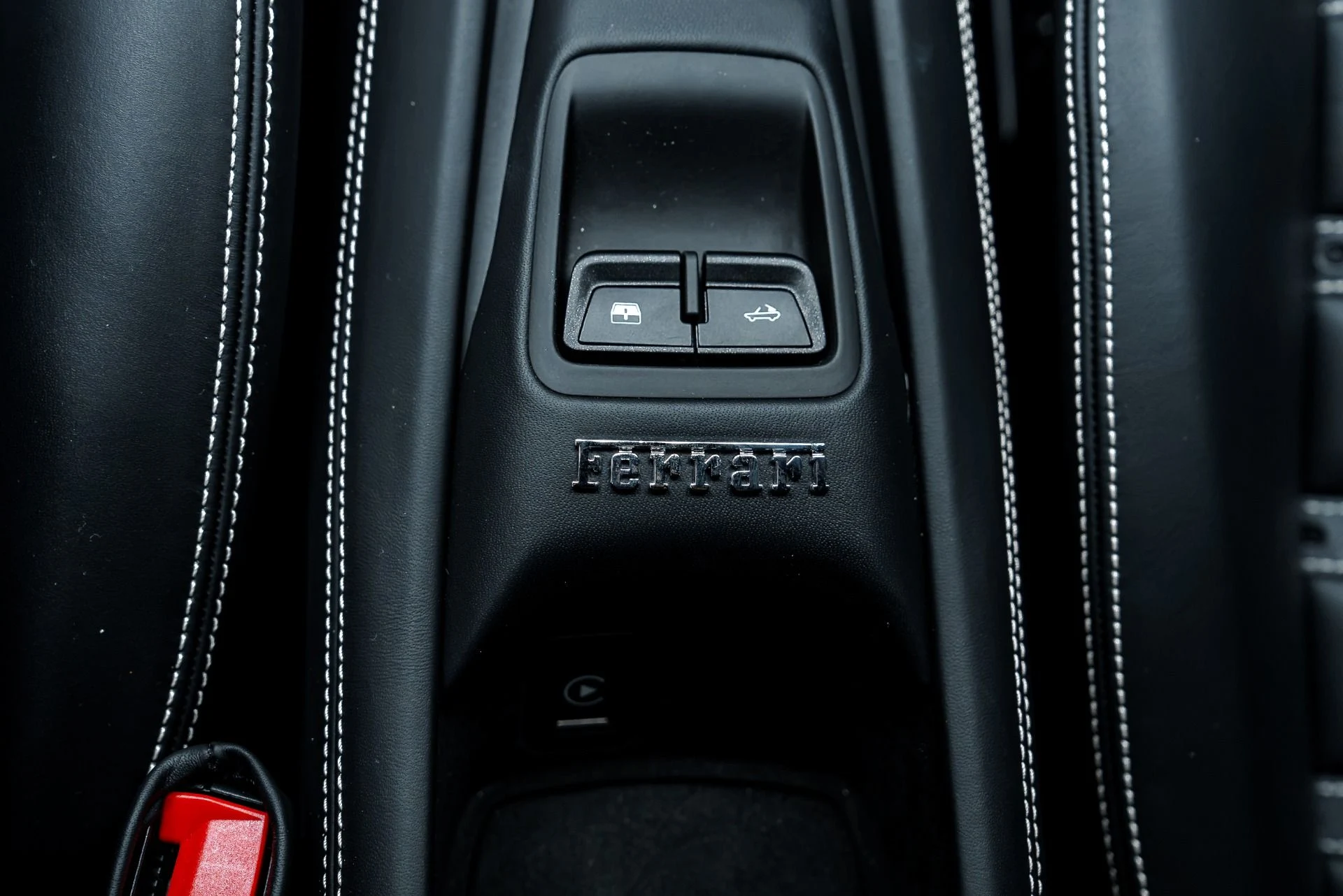 mph057_1287649997_Used_2022_Ferrari_F8_Spider_1792785129_f200787187