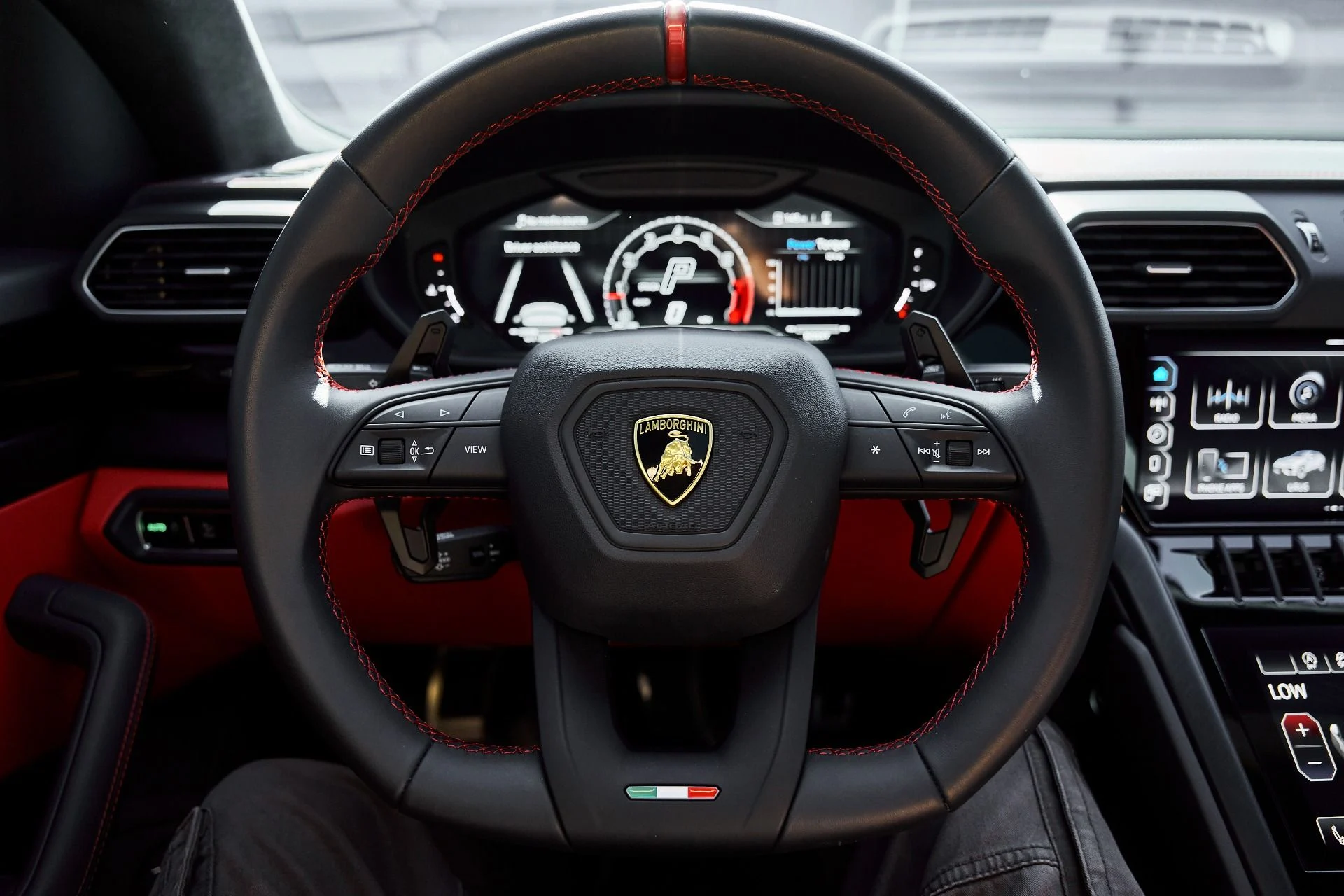 mph057_1295786020_Used_2023_Lamborghini_Urus_S_1780536029_9588149362