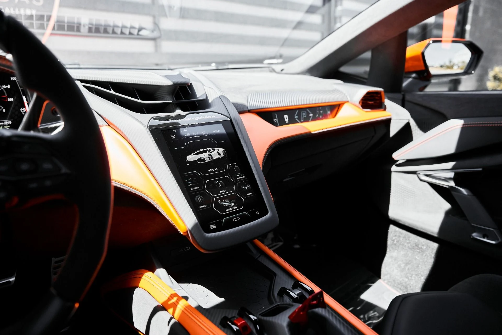 mph057_1307302469_Used_2024_Lamborghini_Revuelto_Base_1777394361_e36c91d053