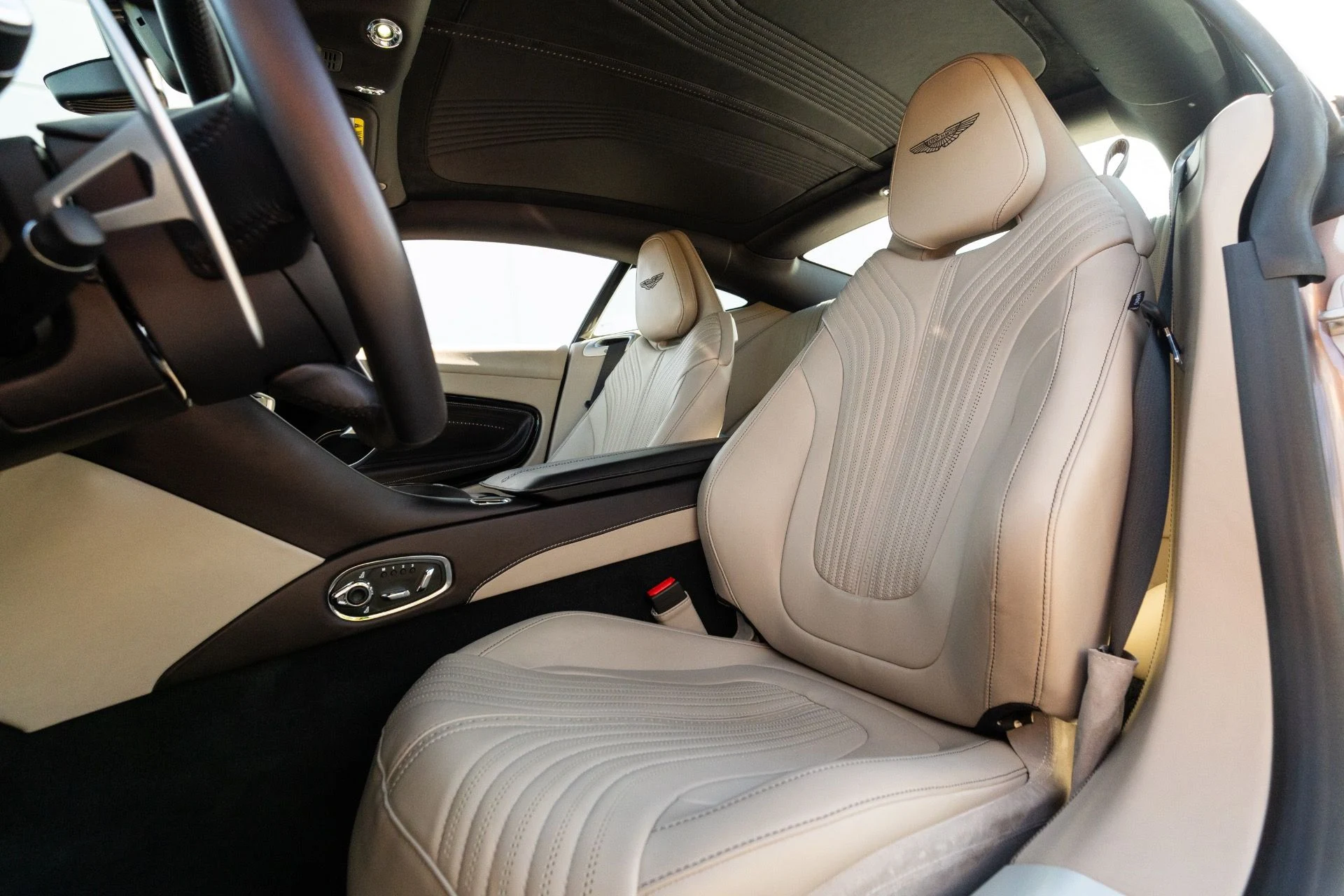 mph057_1343036024_Used_2023_Aston_Martin_DB_11_V8_1765580084_a2079d2b52