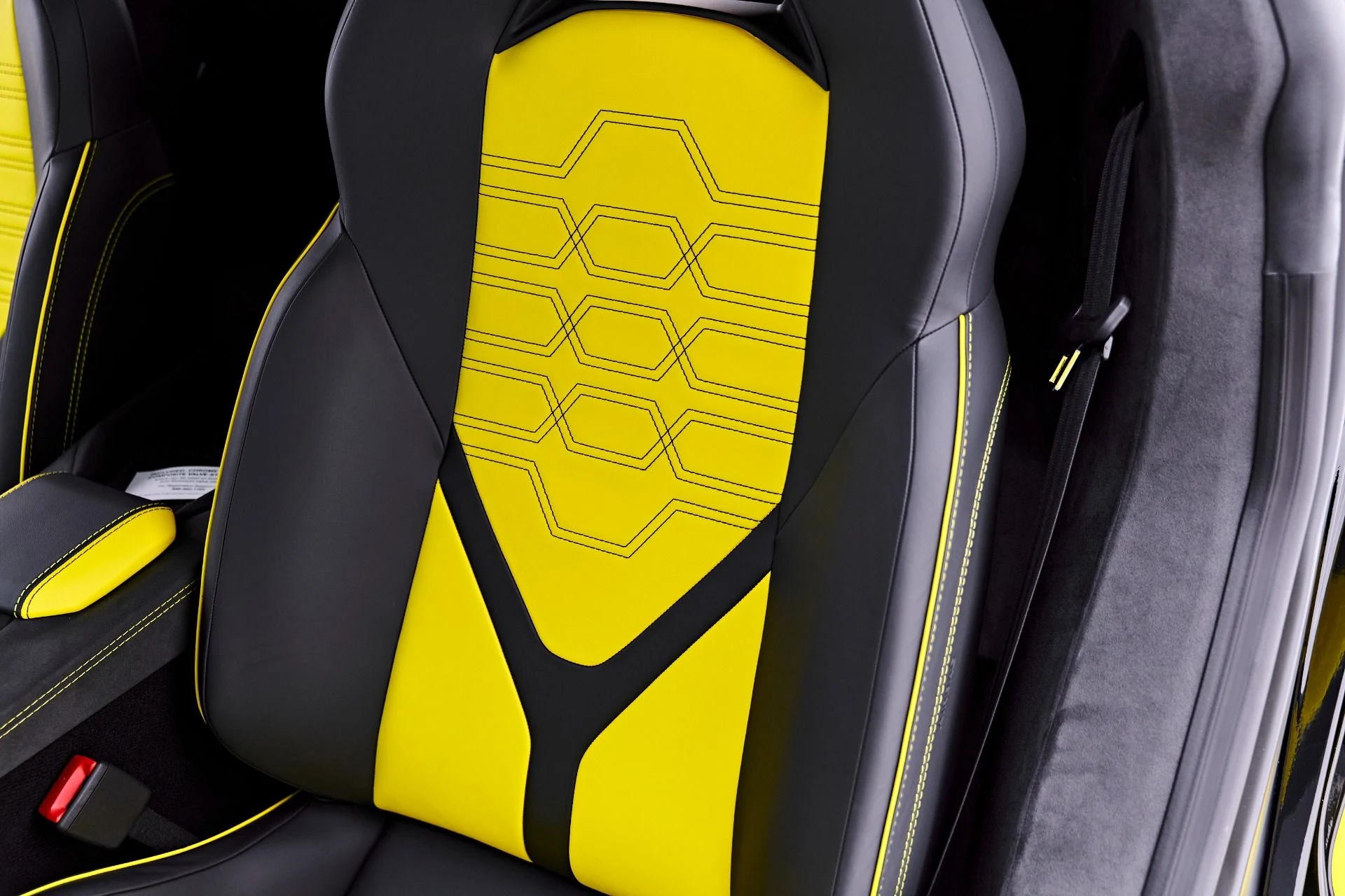 mph057_1365845647_Used_2026_Lamborghini_Revuelto_Base_1782198308_4542a274ce