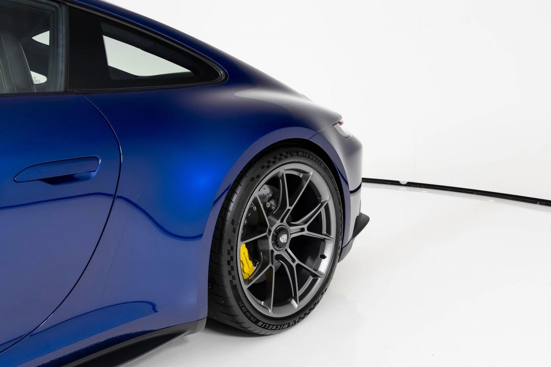 mph057_1430123376_Used_2022_Porsche_911_GT_3_Touring_1764706410_cad0fd0023