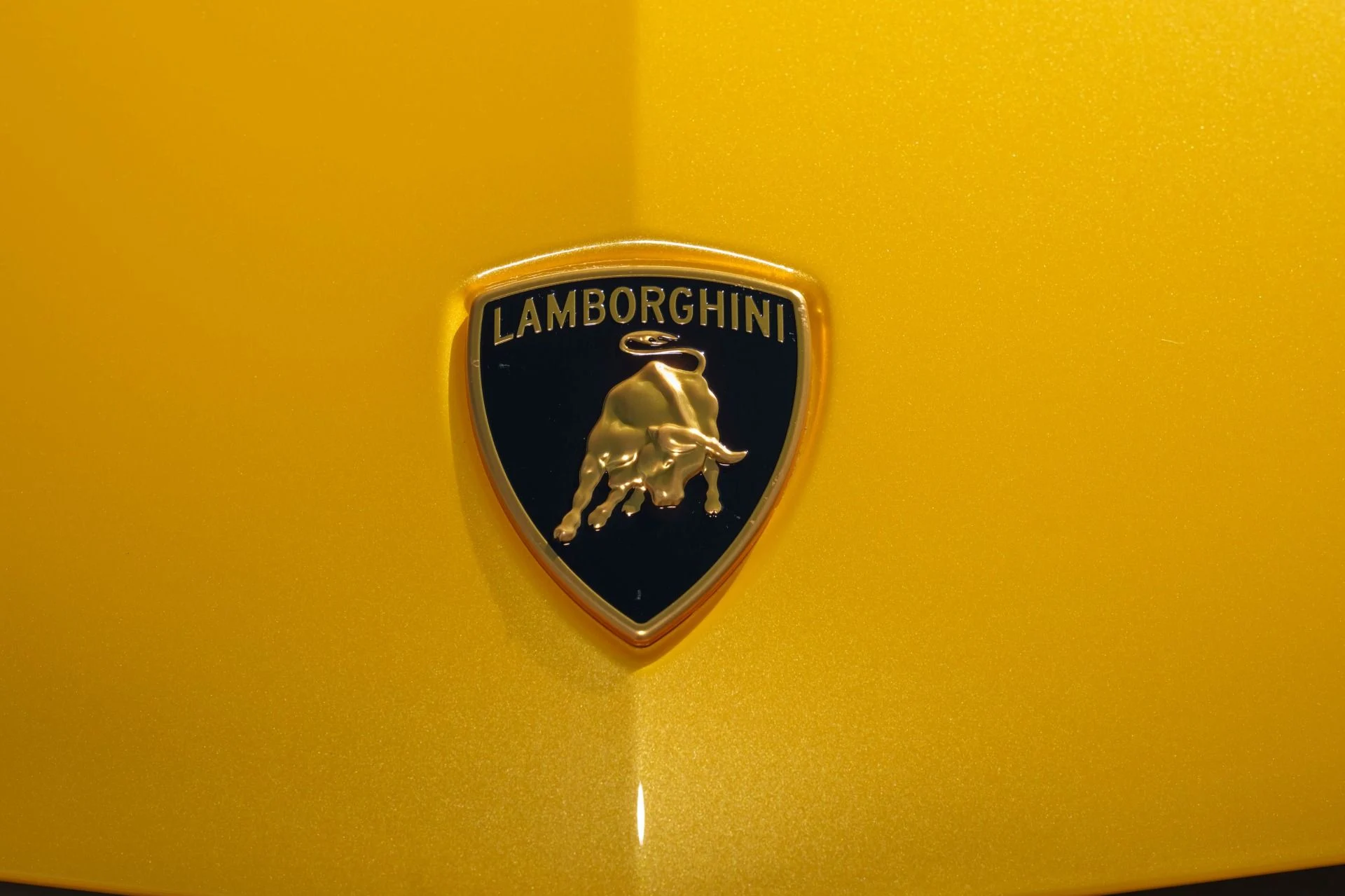 mph057_1436371360_Used_2025_Lamborghini_Urus_SE_1759793344_8614b7908c