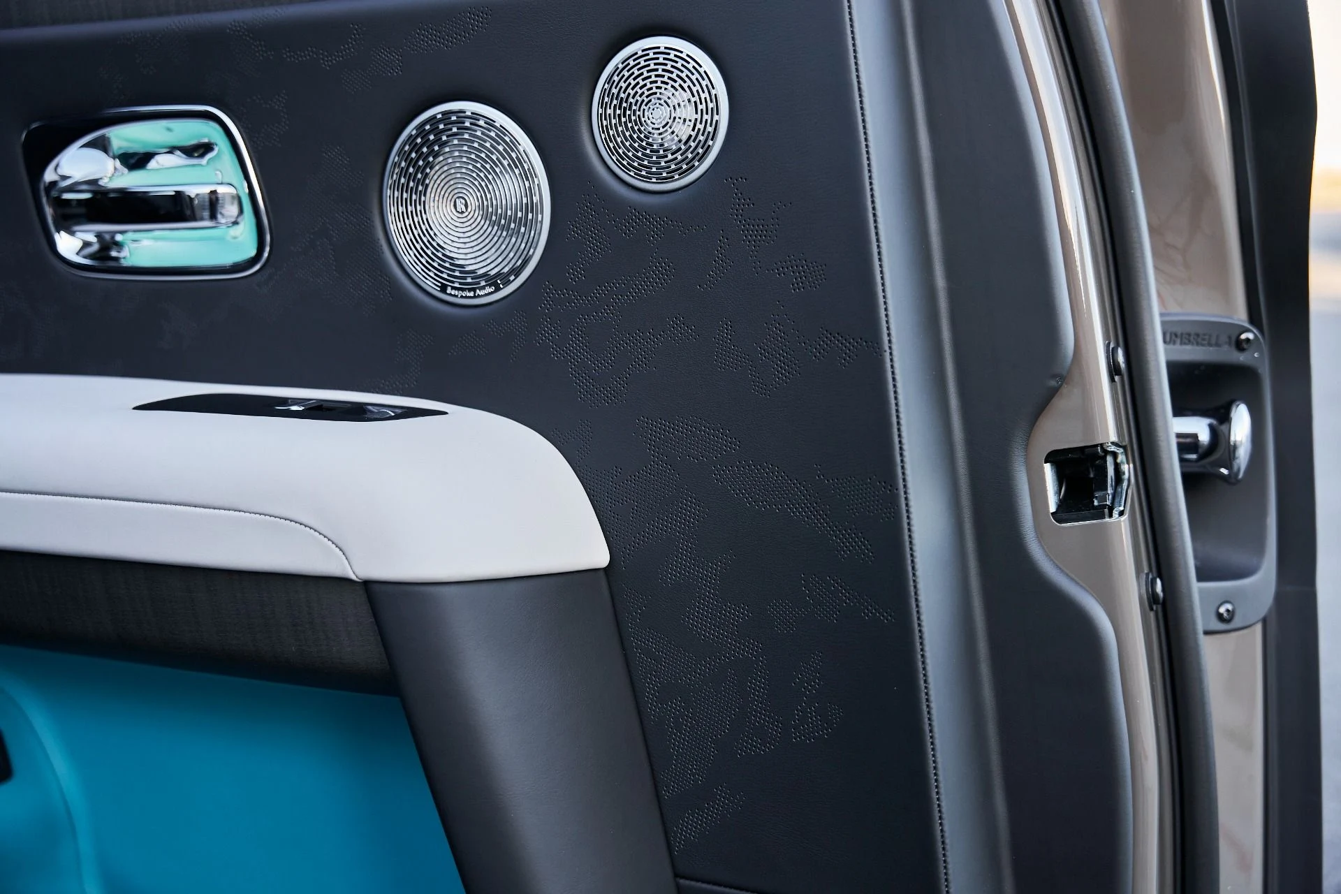 mph057_1468141940_Used_2025_Rolls_Royce_Ghost_Base_1770087481_606f36d9f0