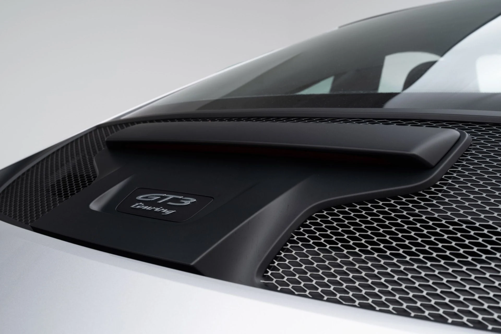 mph057_1508412781_Used_2024_Porsche_911_GT_3_Touring_1776272113_810c1e2ba1