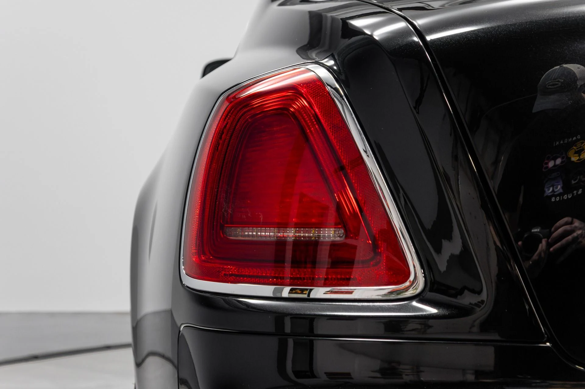 mph057_1531094034_Used_2011_Rolls_Royce_Ghost_1771348774_93670d84ed