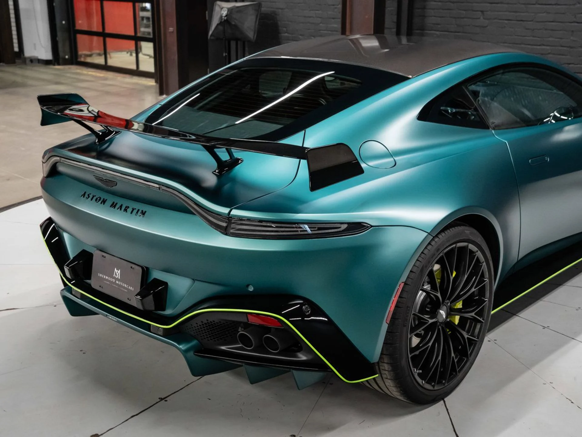 mph057_1573127506_aston_martin_vantage_2023_19a0e5b418