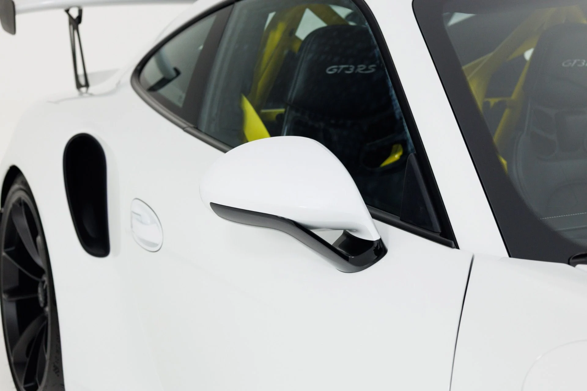 mph057_1599009581_Used_2016_Porsche_911_GT_3_RS_1775150692_05a9af5fd7