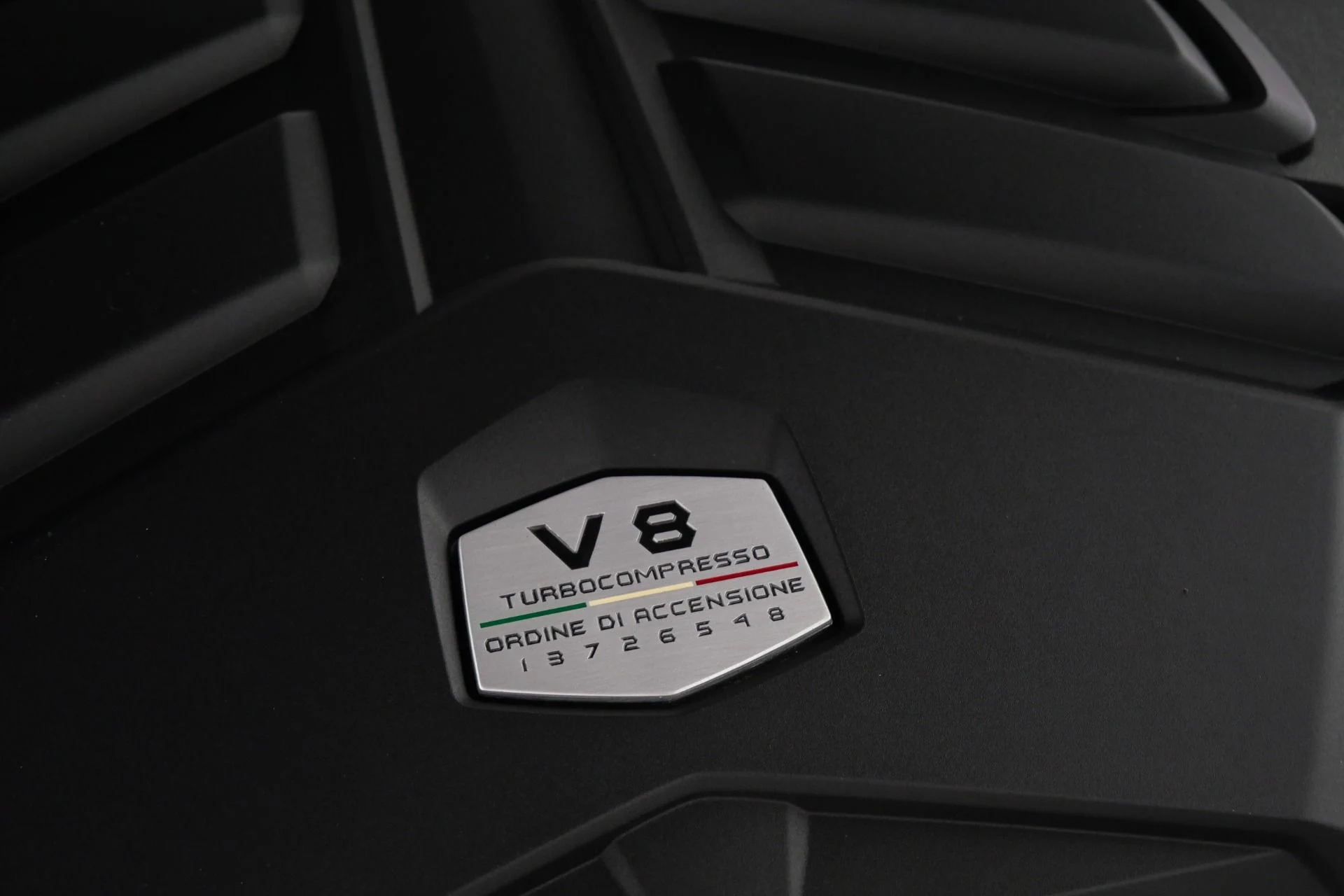 mph057_1622769111_Used_2021_Lamborghini_Urus_Carbon_Fiber_Packs_Inside_and_Out_23_Inch_Wheels_1775930480_be0f1abea1