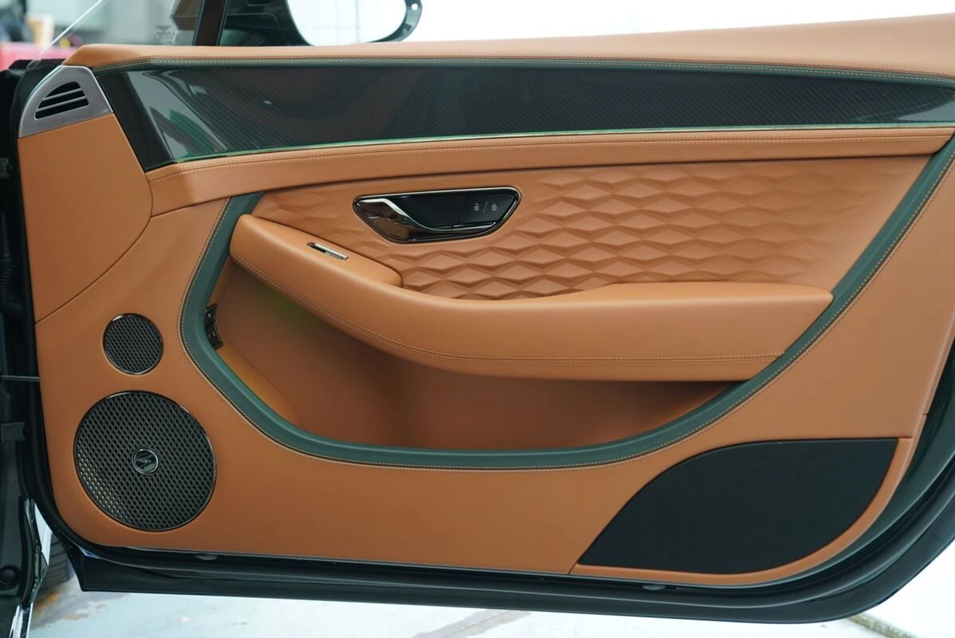 mph057_1640174079_m7rtlaf4i6yacy230cn7vq5htnrq_584812c638