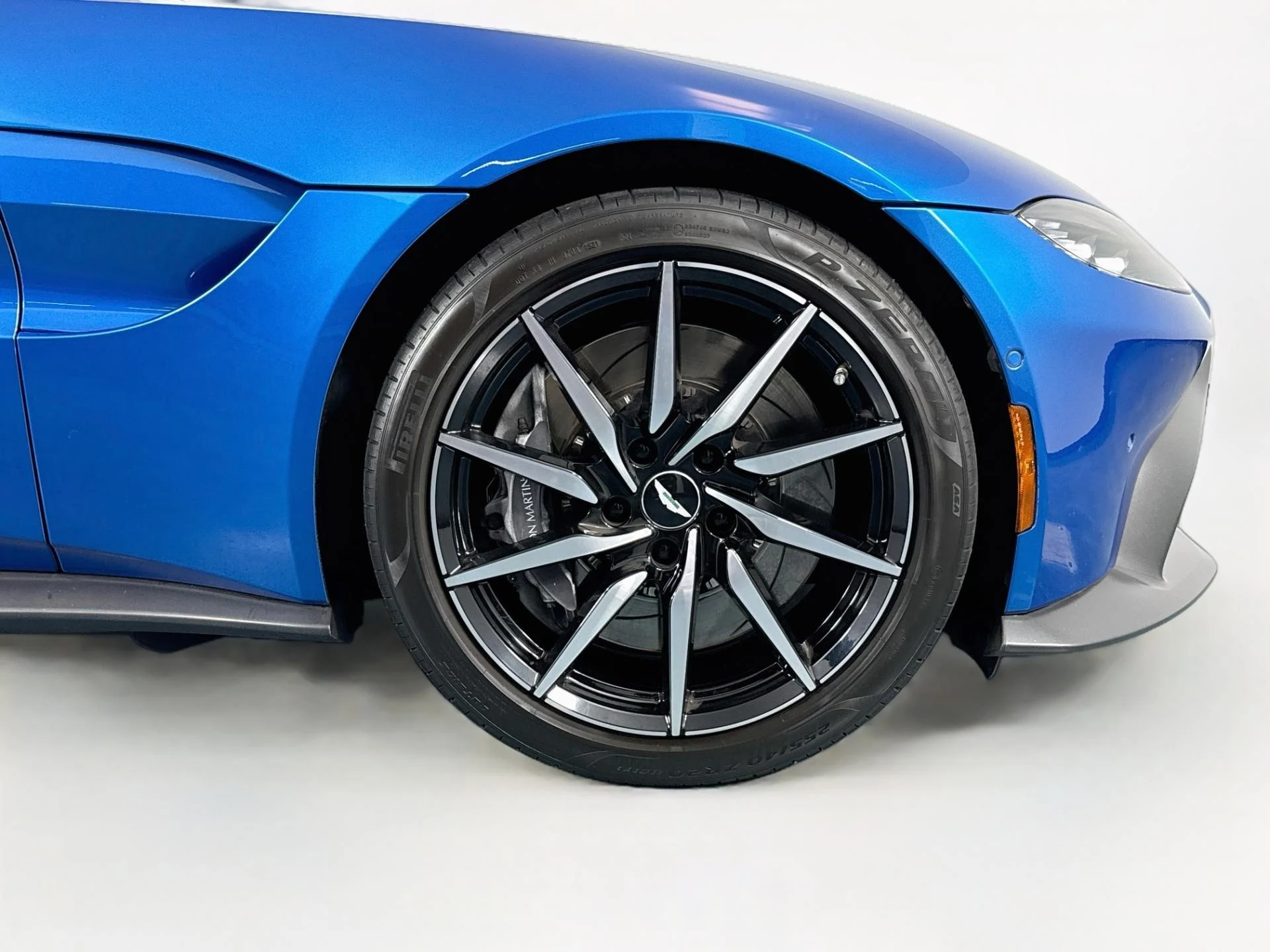 mph057_1726957403_Used_2020_Aston_Martin_Vantage_1791218653_b260d5e44c
