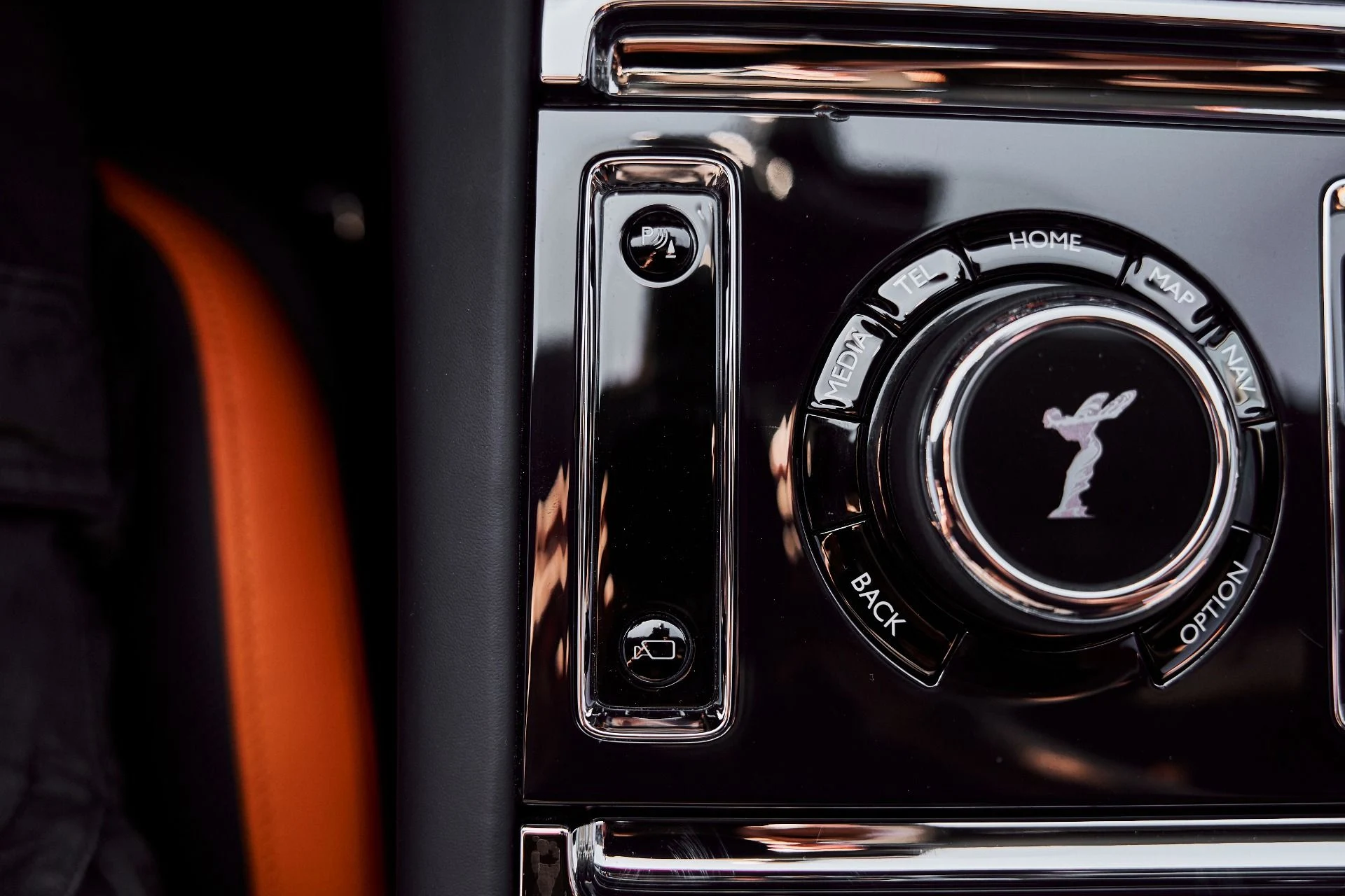 mph057_1820940120_Used_2025_Rolls_Royce_Spectre_Base_1775246574_65e7e13806