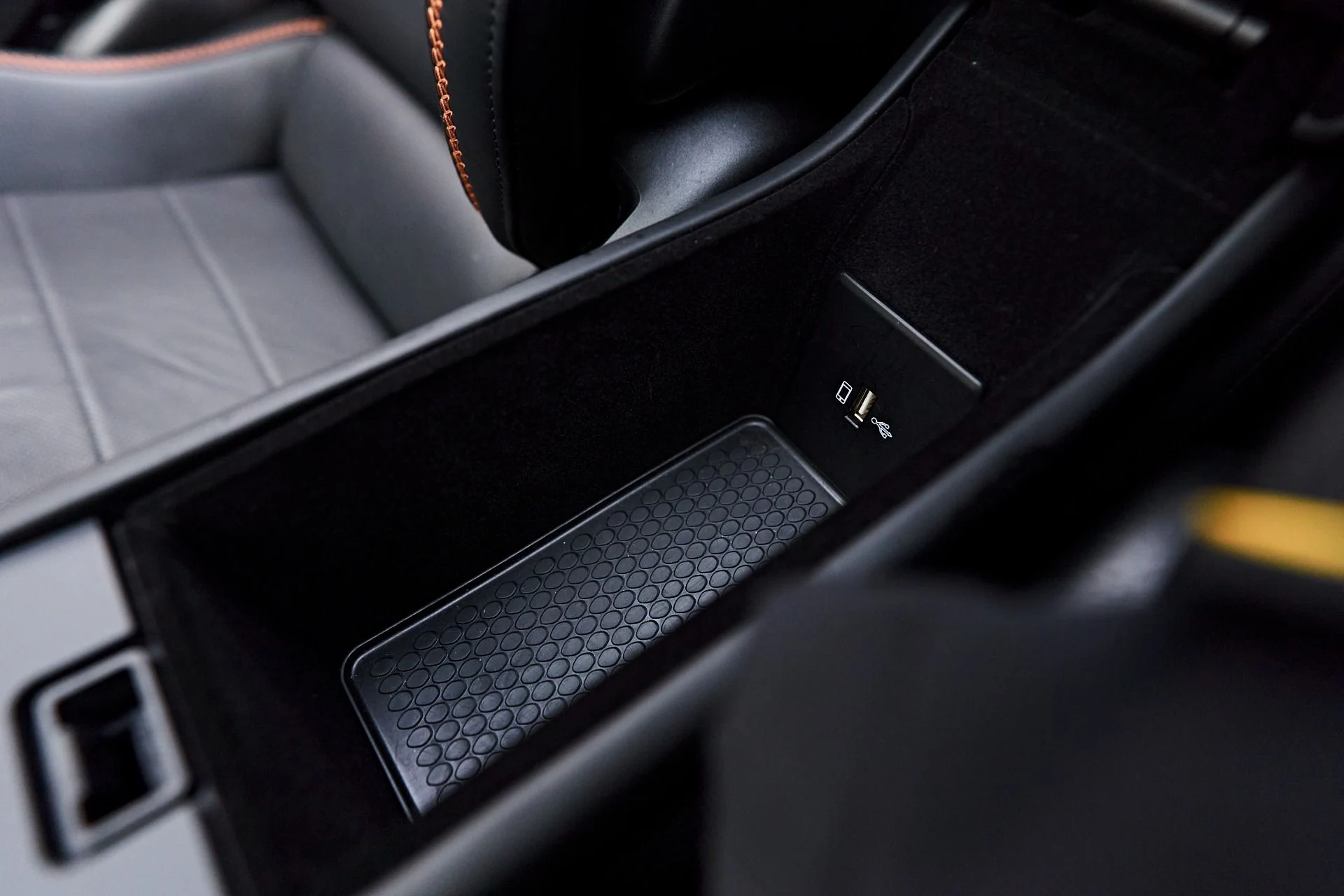 mph057_1830063333_Used_2023_Mc_Laren_GT_Base_1712094494_eb5191a577