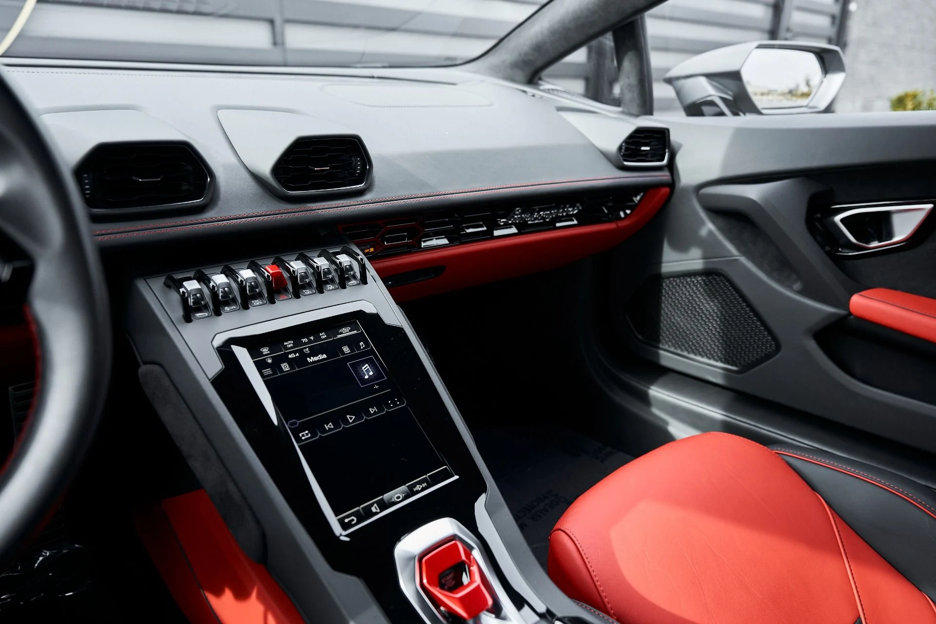 mph057_1831040102_Used_2023_Lamborghini_Huracan_EVO_Base_1769049100_62b791a7a9