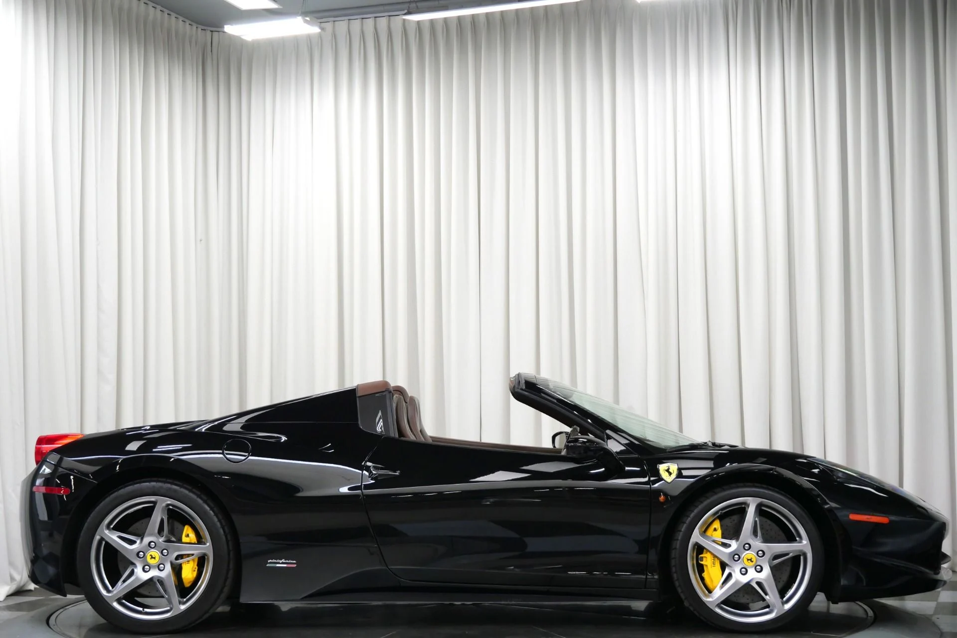 mph057_1859450476_Used_2013_Ferrari_458_Spider_1758308193_c5030a9070