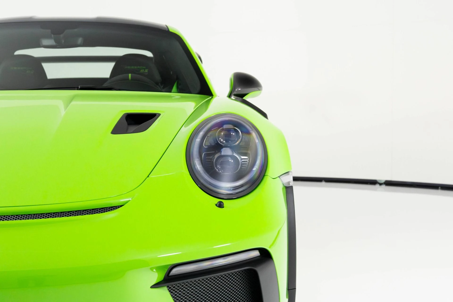 mph057_1860949418_Used_2019_Porsche_911_GT_3_RS_1763595305_9d07e9bdc6