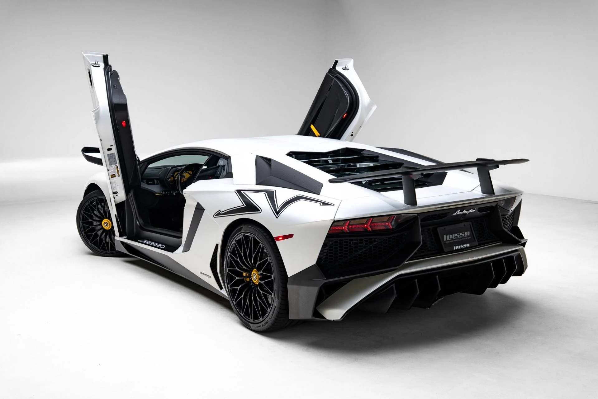 mph057_1881567228_Used_2016_Lamborghini_Aventador_SV_1775078140_897237e001