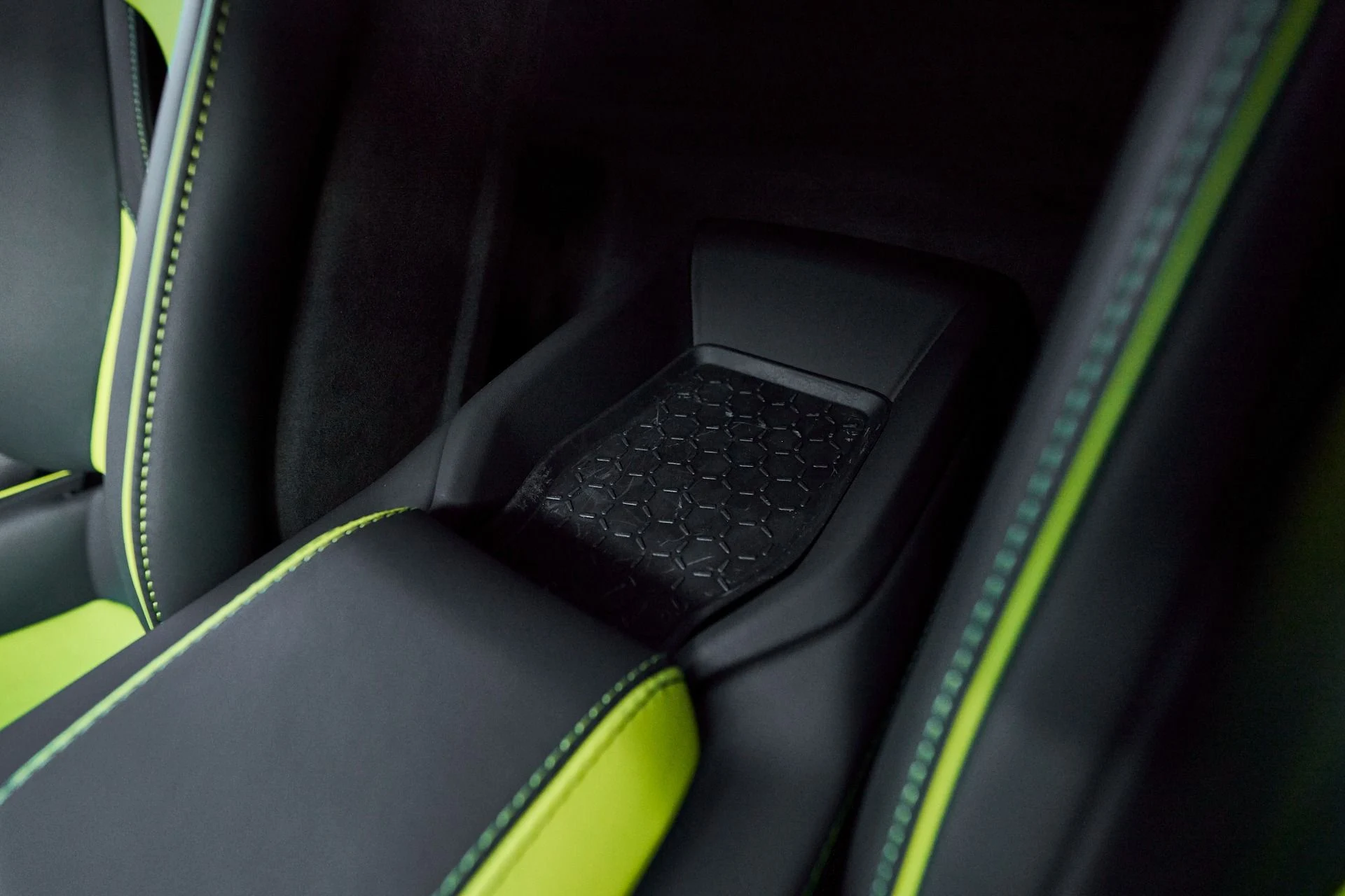 mph057_1892699609_Used_2024_Lamborghini_Revuelto_1763604776_f6d4f13bfa