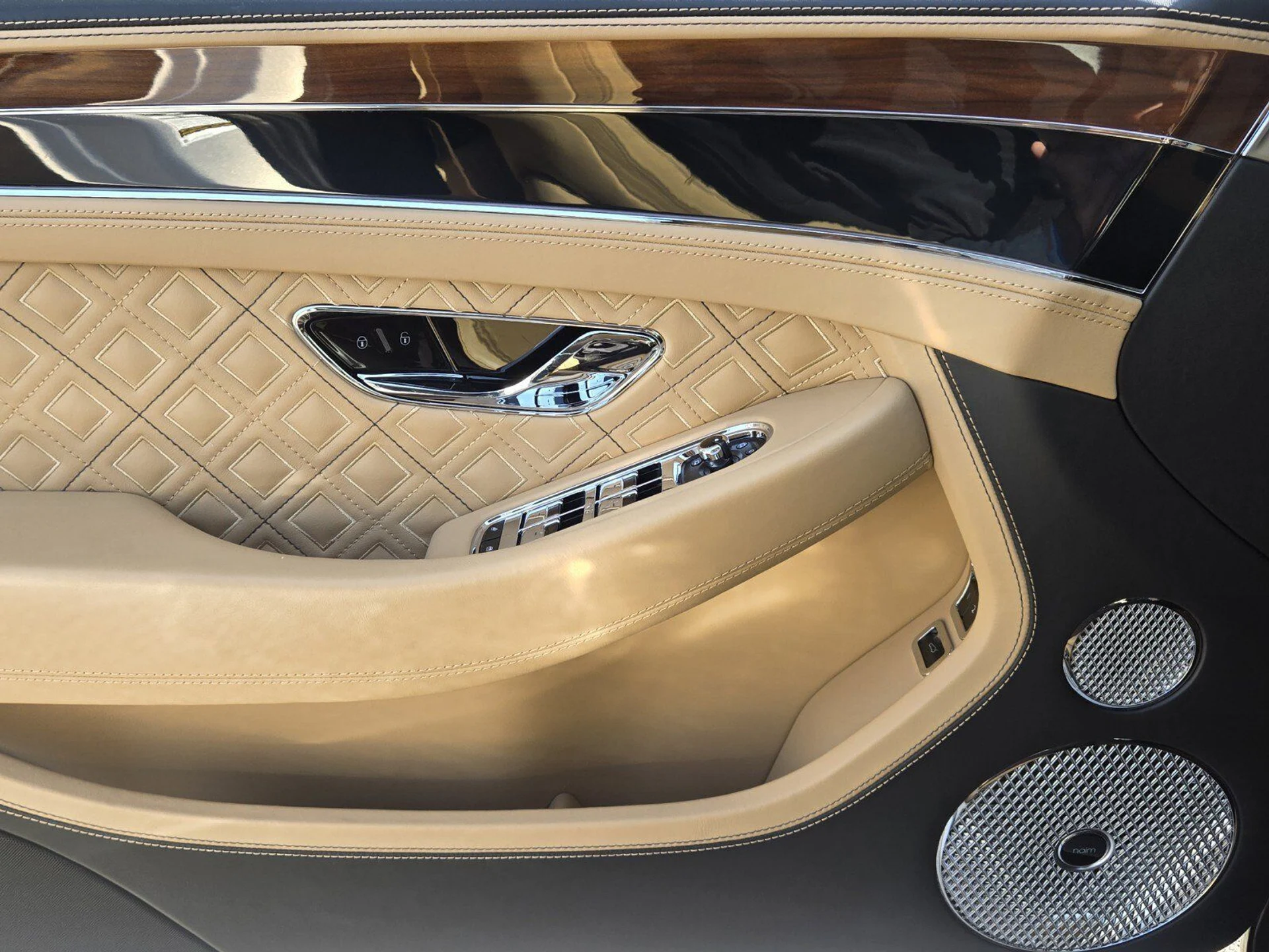 mph057_1913249150_a233b85cc267c8f0253673978ec01c2ax_99e292161f