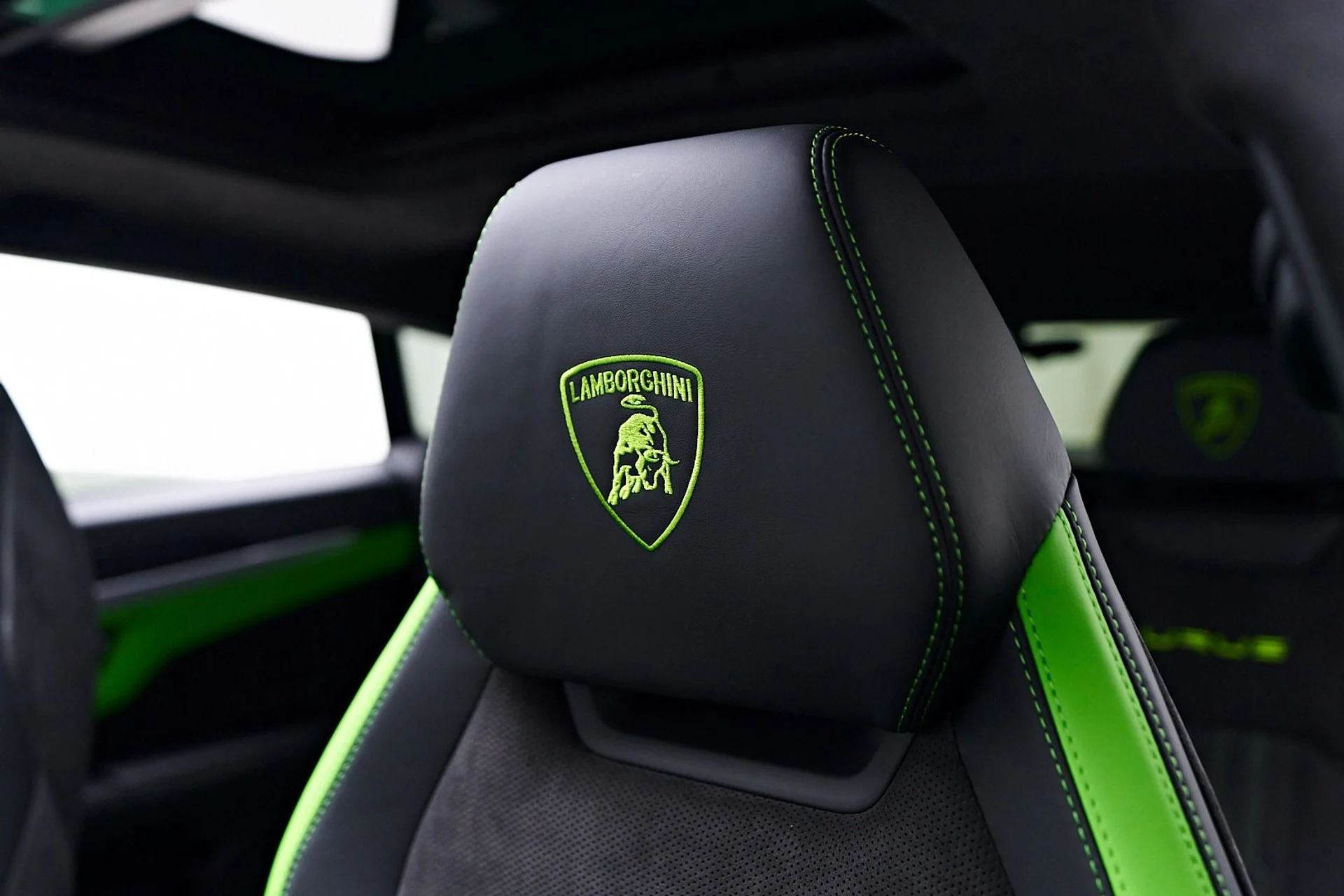 mph057_1945387961_Used_2024_Lamborghini_Urus_S_1745956869_b1f15e738e