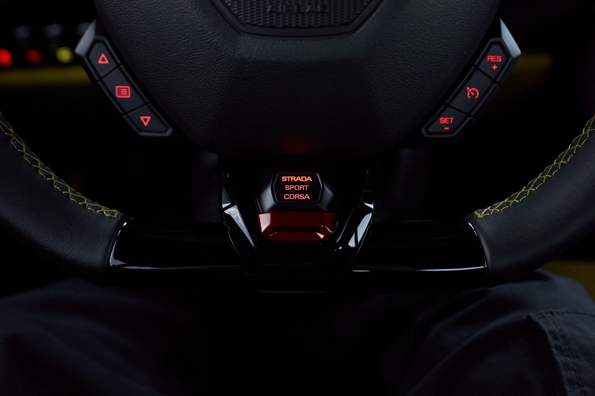 mph057_1945963196_Used_2023_Lamborghini_Huracan_Tecnica_Base_1765333573_e8ef3781bb