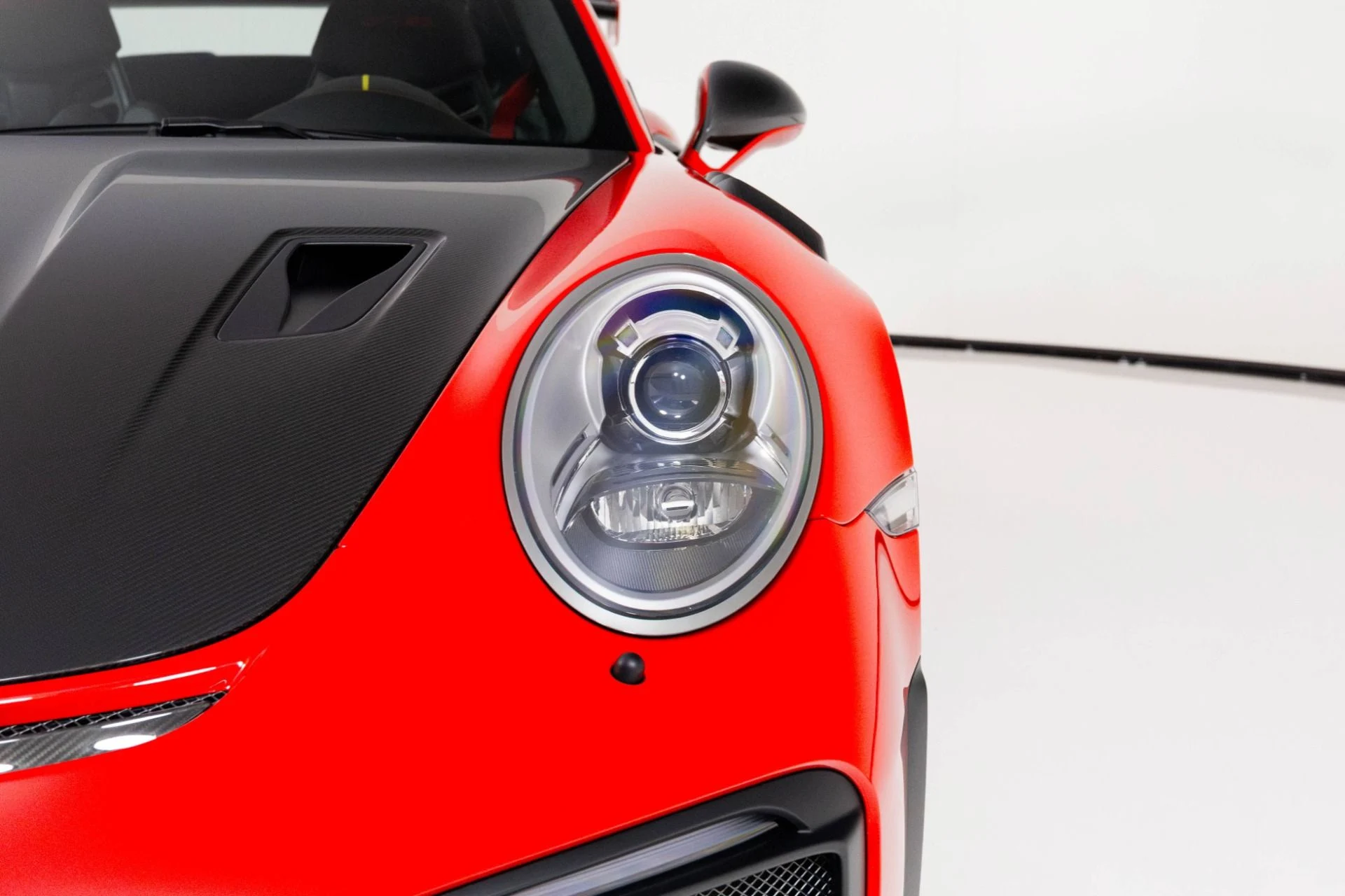 mph057_1953614778_Used_2019_Porsche_911_GT_2_RS_1761868502_34a08de926