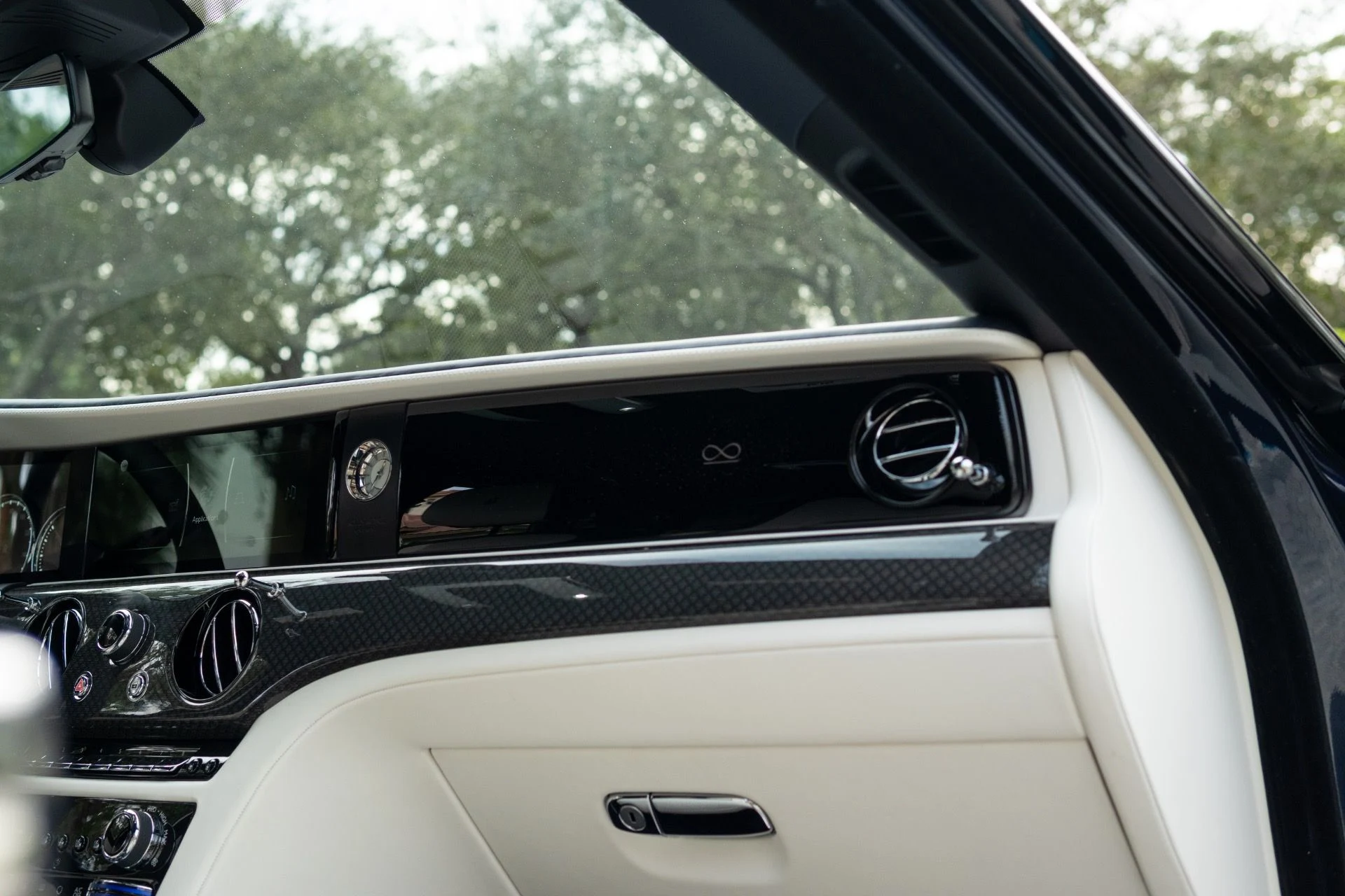 mph057_19780768_Used_2023_Rolls_Royce_Black_Badge_Ghost_1765569637_4d77ad8308