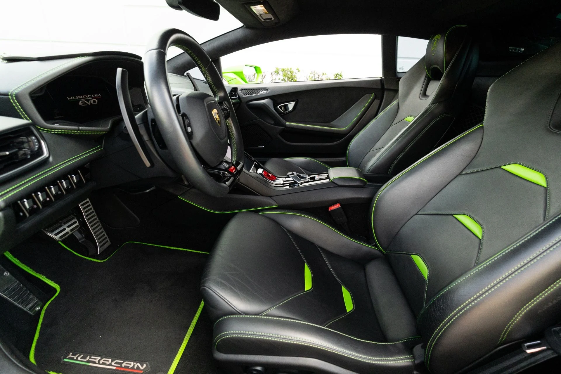 mph057_1981453925_Used_2020_Lamborghini_Huracan_EVO_1770872075_03df19448d