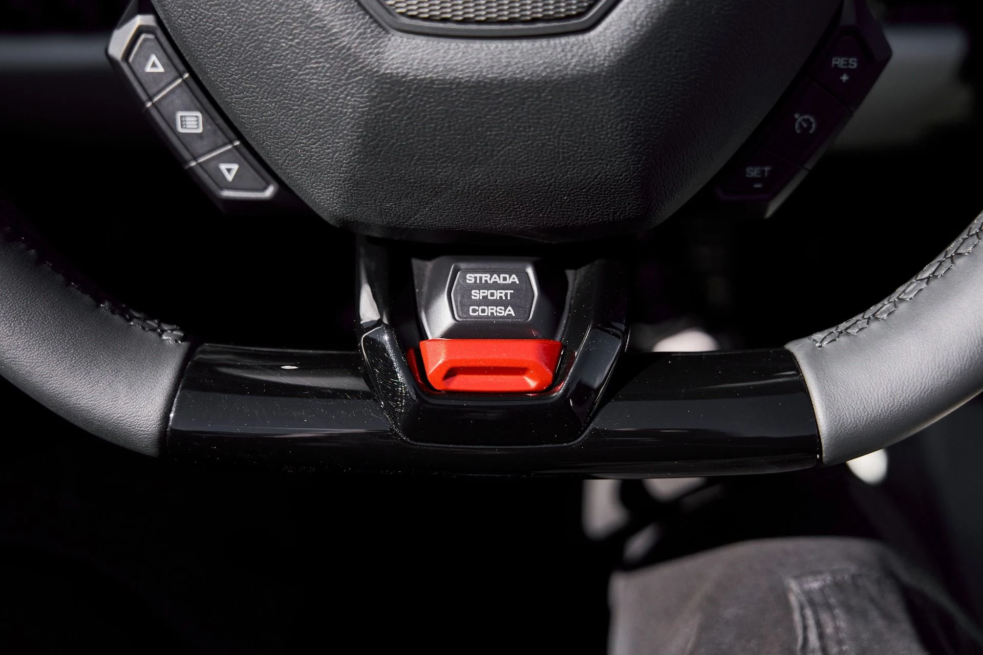 mph057_198932603_Used_2024_Lamborghini_Huracan_EVO_Base_1771467073_b04143d472