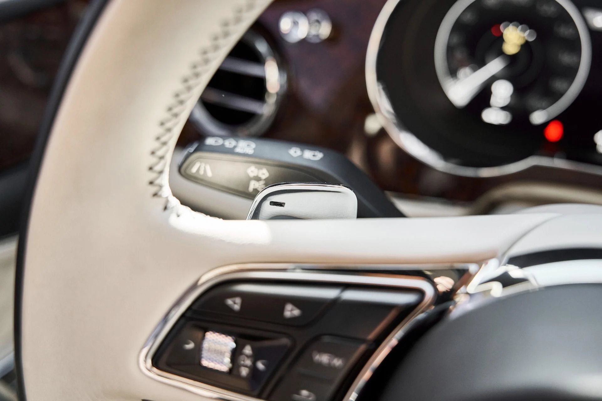 mph057_2020117583_Used_2023_Bentley_Bentayga_EWB_Azure_1773968901_d133f38ab9