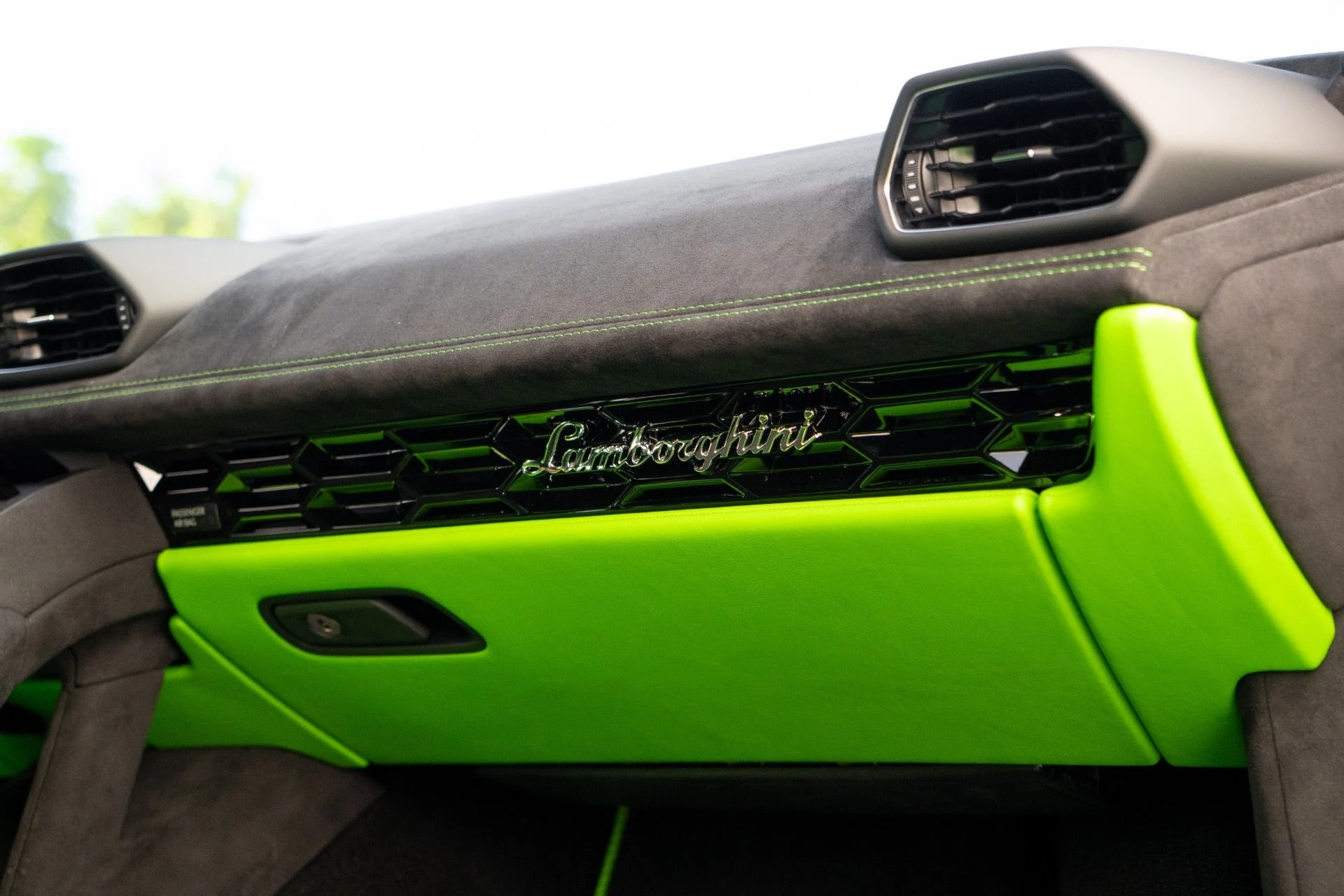 mph057_2027359759_Used_2023_Lamborghini_Huracan_Tecnica_1761058582_60953f7989