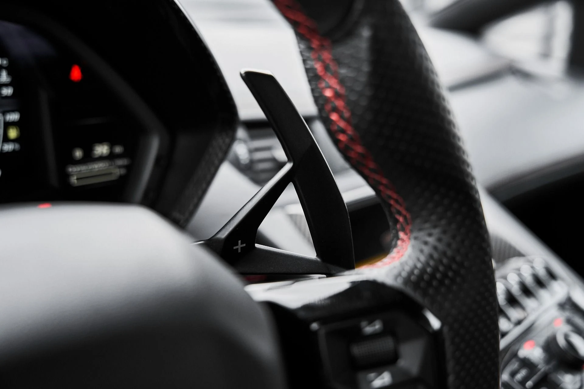 mph057_2038216867_Used_2018_Lamborghini_Aventador_S_Base_1775006924_c668673b4c