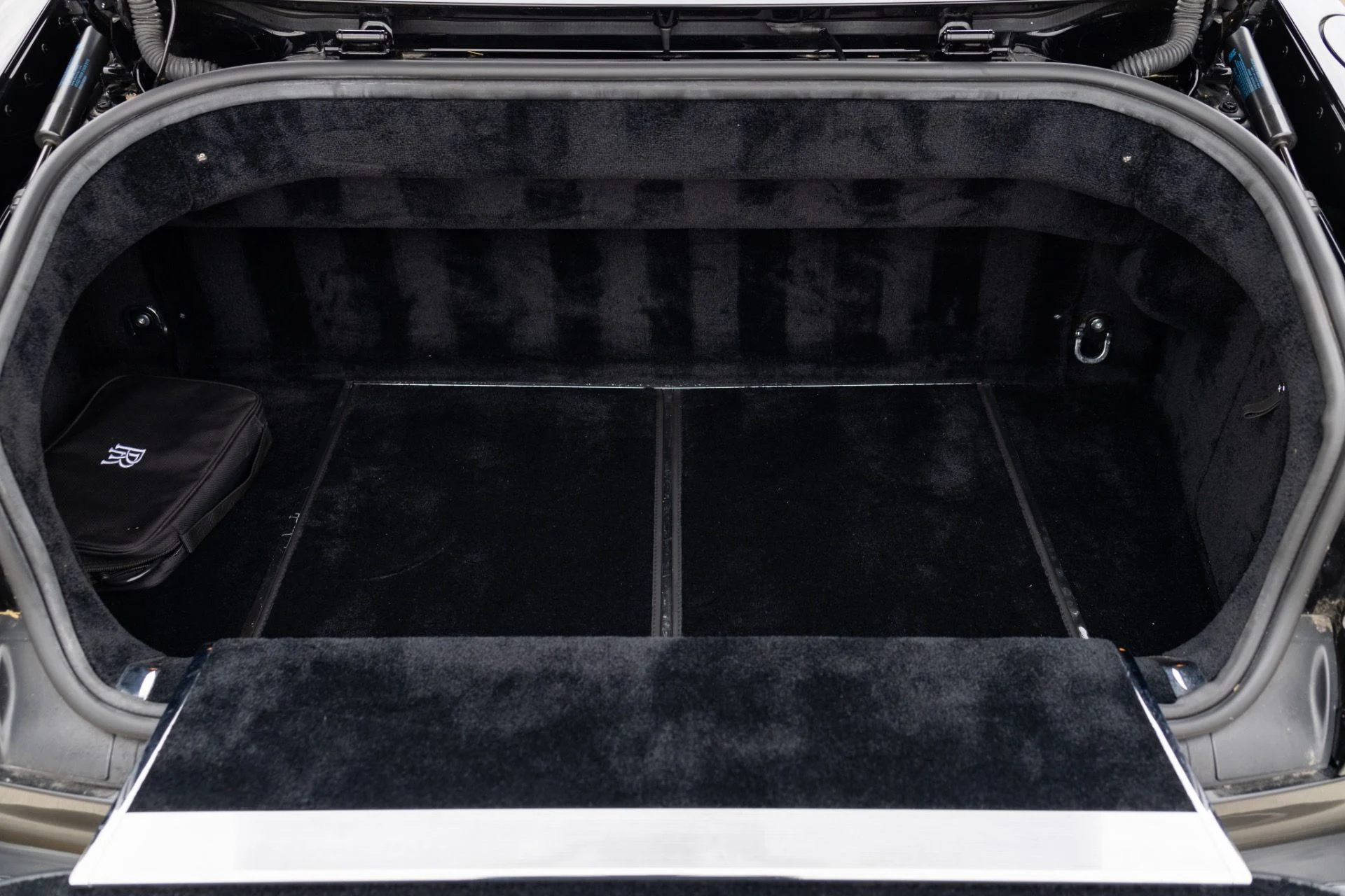 mph057_2081288954_Used_2009_Rolls_Royce_Phantom_Drophead_Coupe_1775064193_80a81f92b9