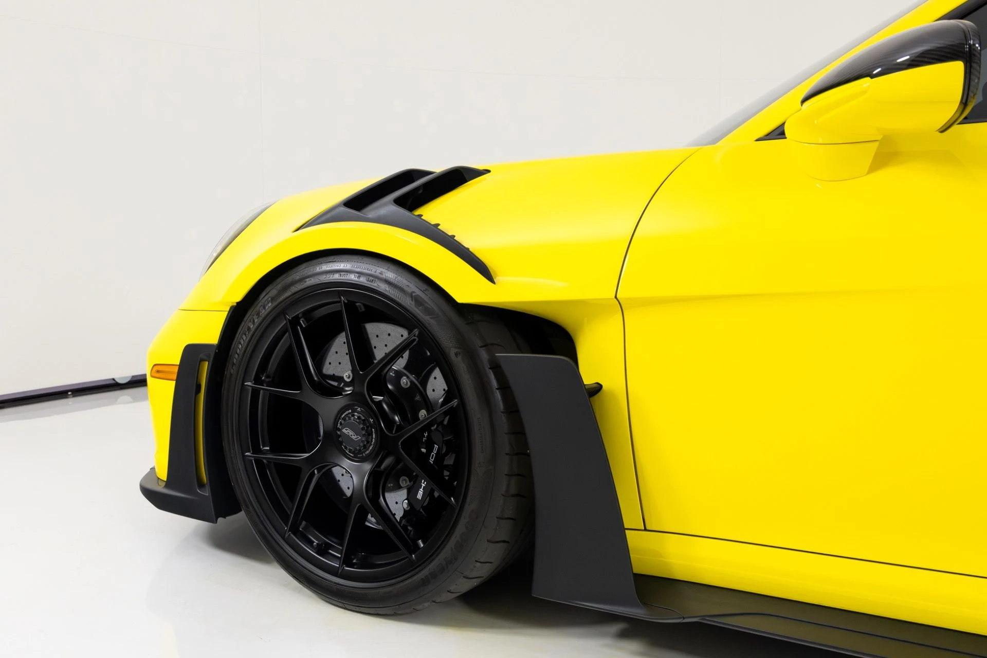 mph057_2100162210_Used_2024_Porsche_911_GT_3_RS_1770767547_046e29e742