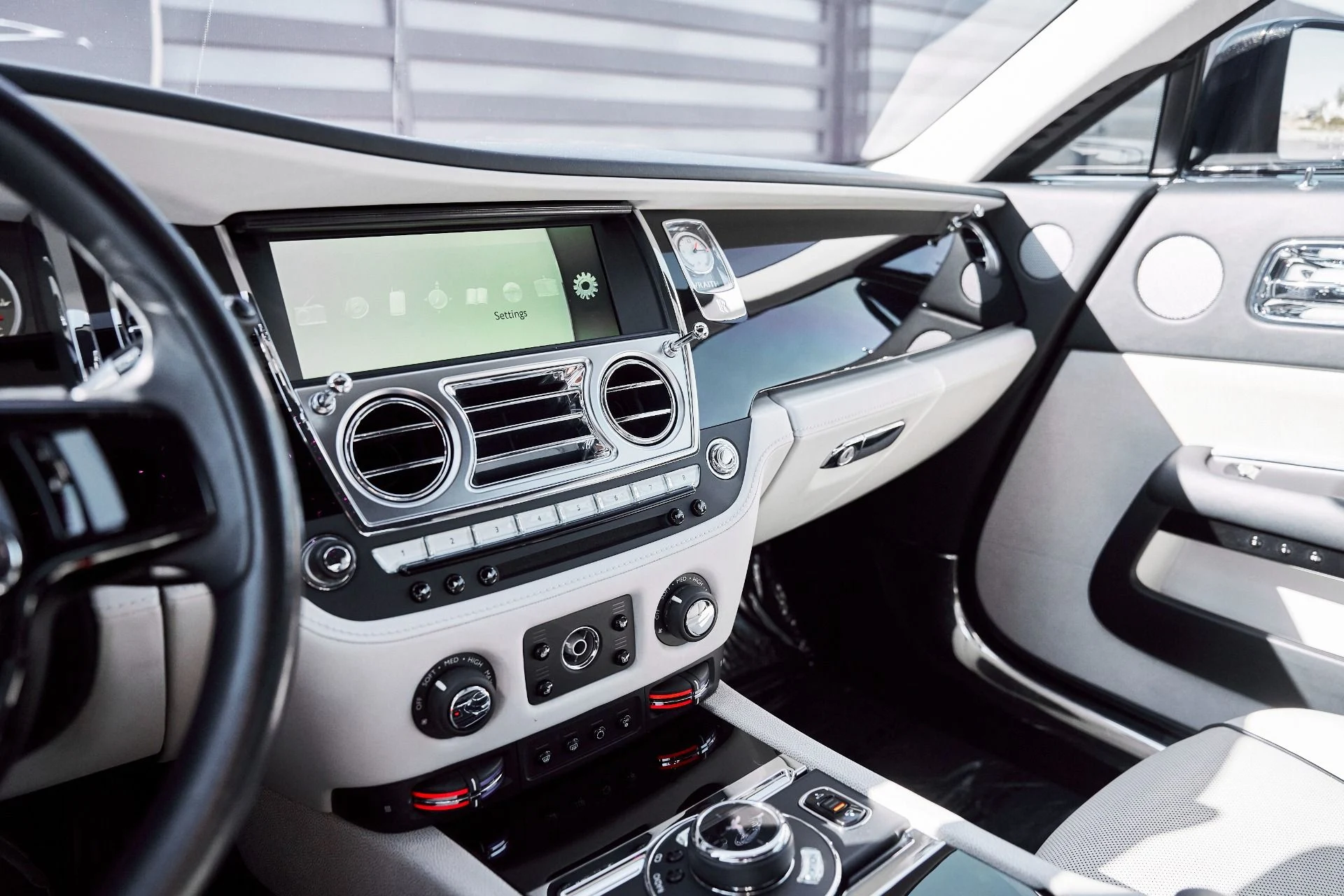 mph057_2105324066_Used_2015_Rolls_Royce_Wraith_1770669894_6b7a0f4bff