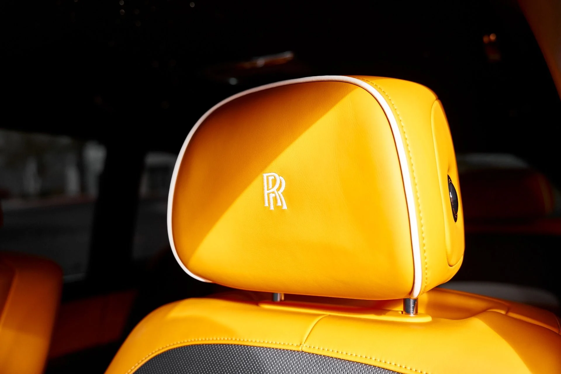 mph057_2113145424_Used_2025_Rolls_Royce_Cullinan_Base_1770950921_0dbe3cff57