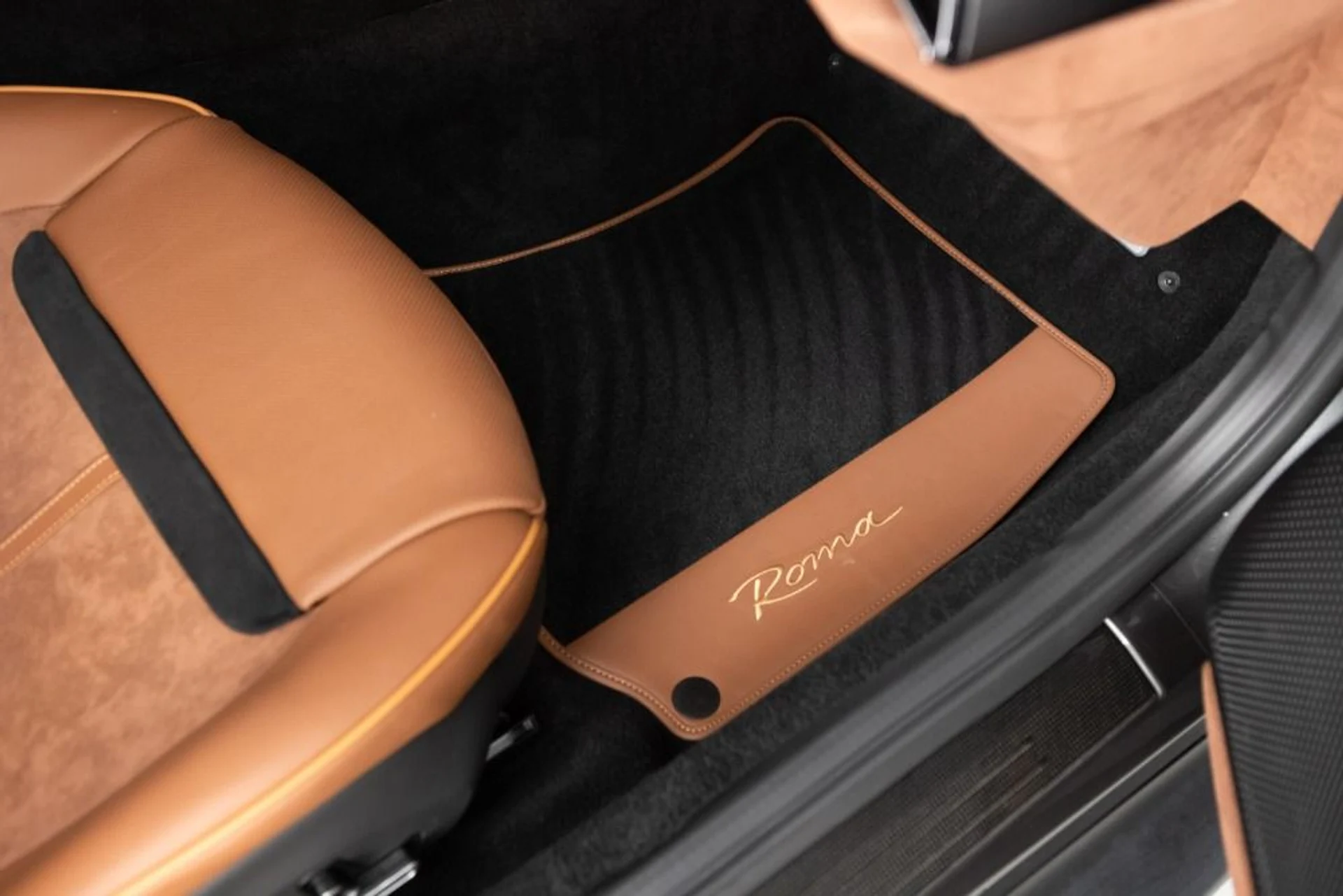 mph057_2125030828_Used_2024_Ferrari_Roma_70dd7789ae