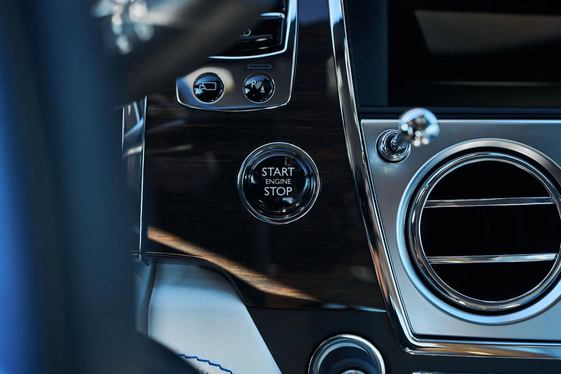 mph057_2129371129_Used_2020_Rolls_Royce_Wraith_Base_1762567805_49a1c1c564