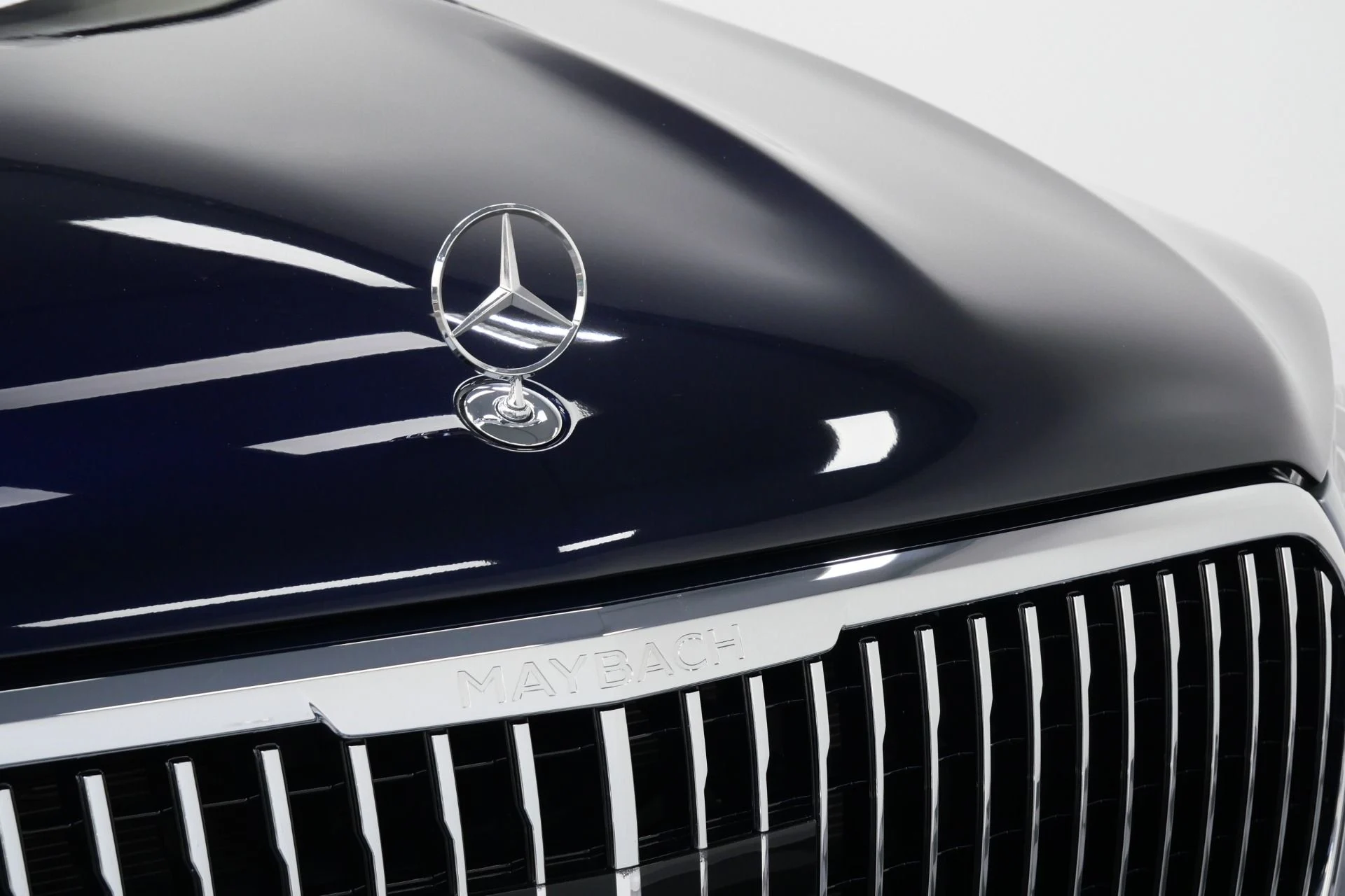 mph057_2140212856_Used_2024_Mercedes_Benz_Maybach_GLS_600_4_MATIC_Factory_Two_Tone_paint_Polished_Wheels_Loaded_1774374618_1d052cd2da