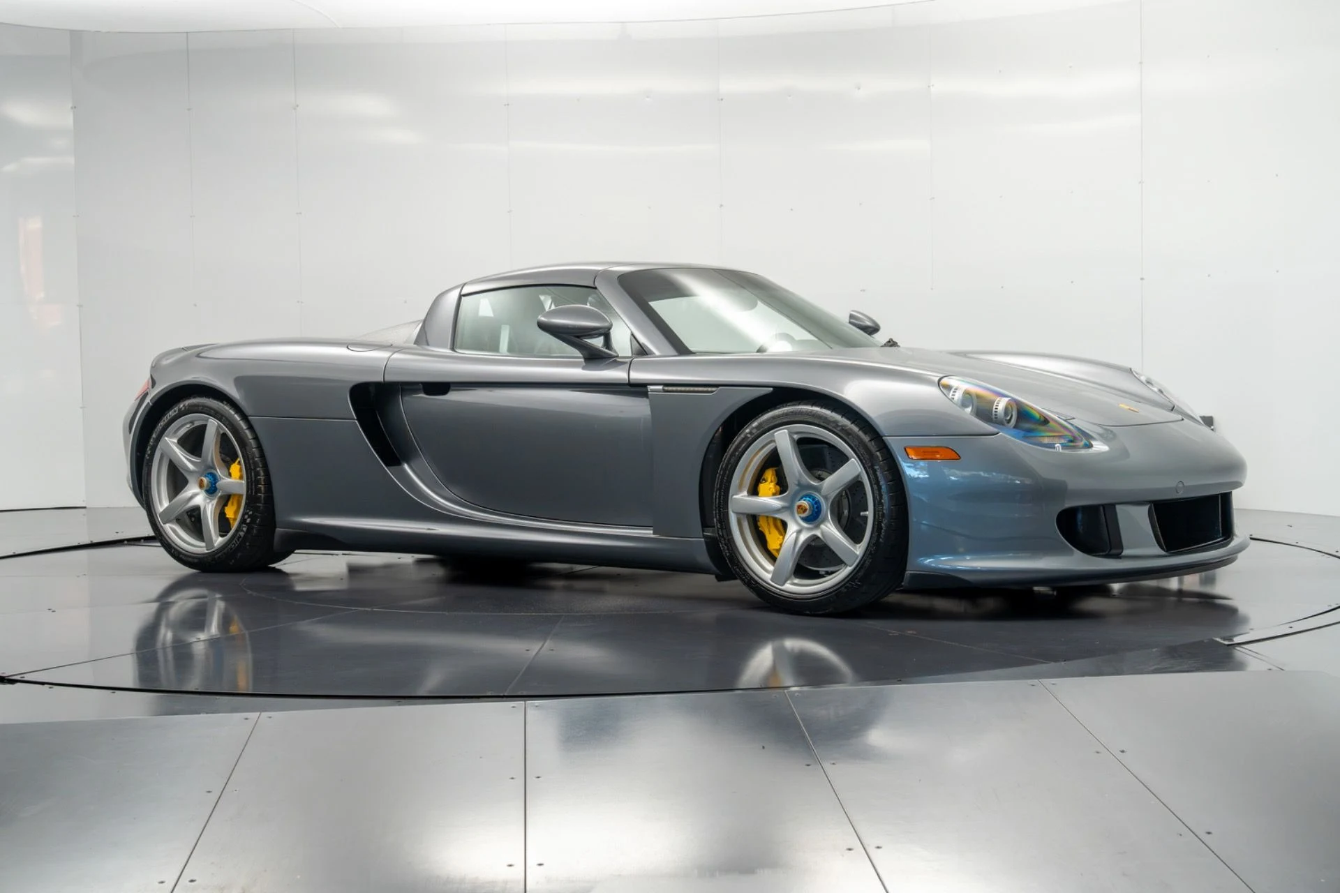 mph057_2257326694_Used_2004_Porsche_Carrera_GT_1793121958_cde7edd35d