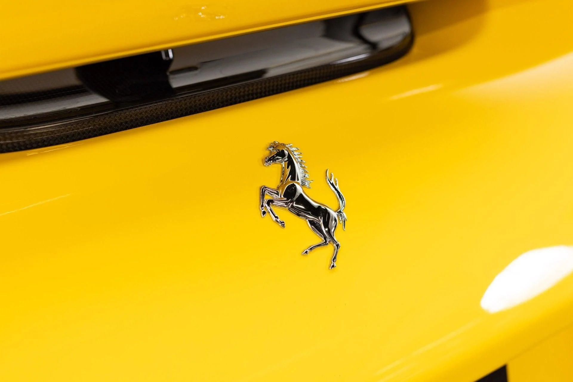 mph057_2257974800_Used_2021_Ferrari_F8_Spider_1778334423_46330a59d0