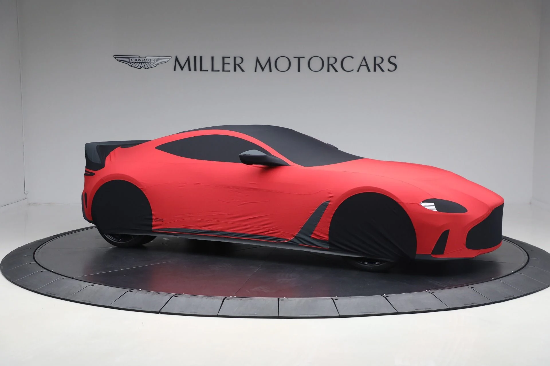 mph057_2264373578_Used_2023_Aston_Martin_Vantage_V12_d53d814b2a