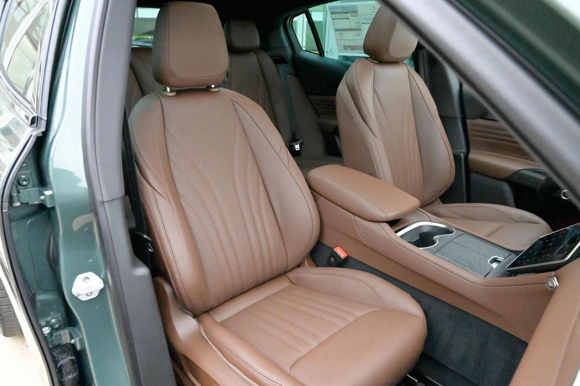 mph057_2265978769_b237d4cf96704486bbadc36f4bb4cde7_23181cdf15