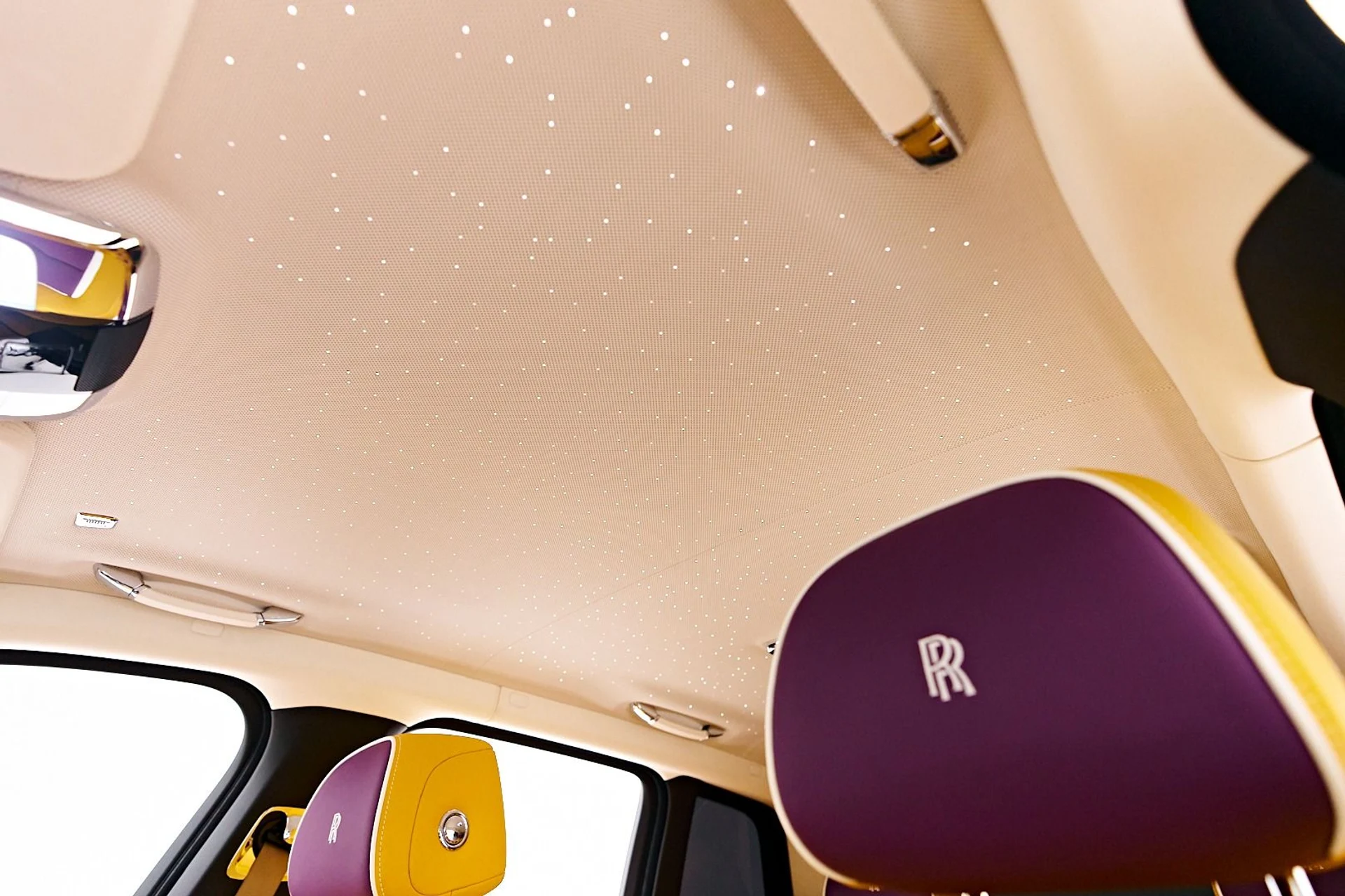 mph057_2301953764_Used_2025_Rolls_Royce_Cullinan_Base_1736646133_99f94abe32