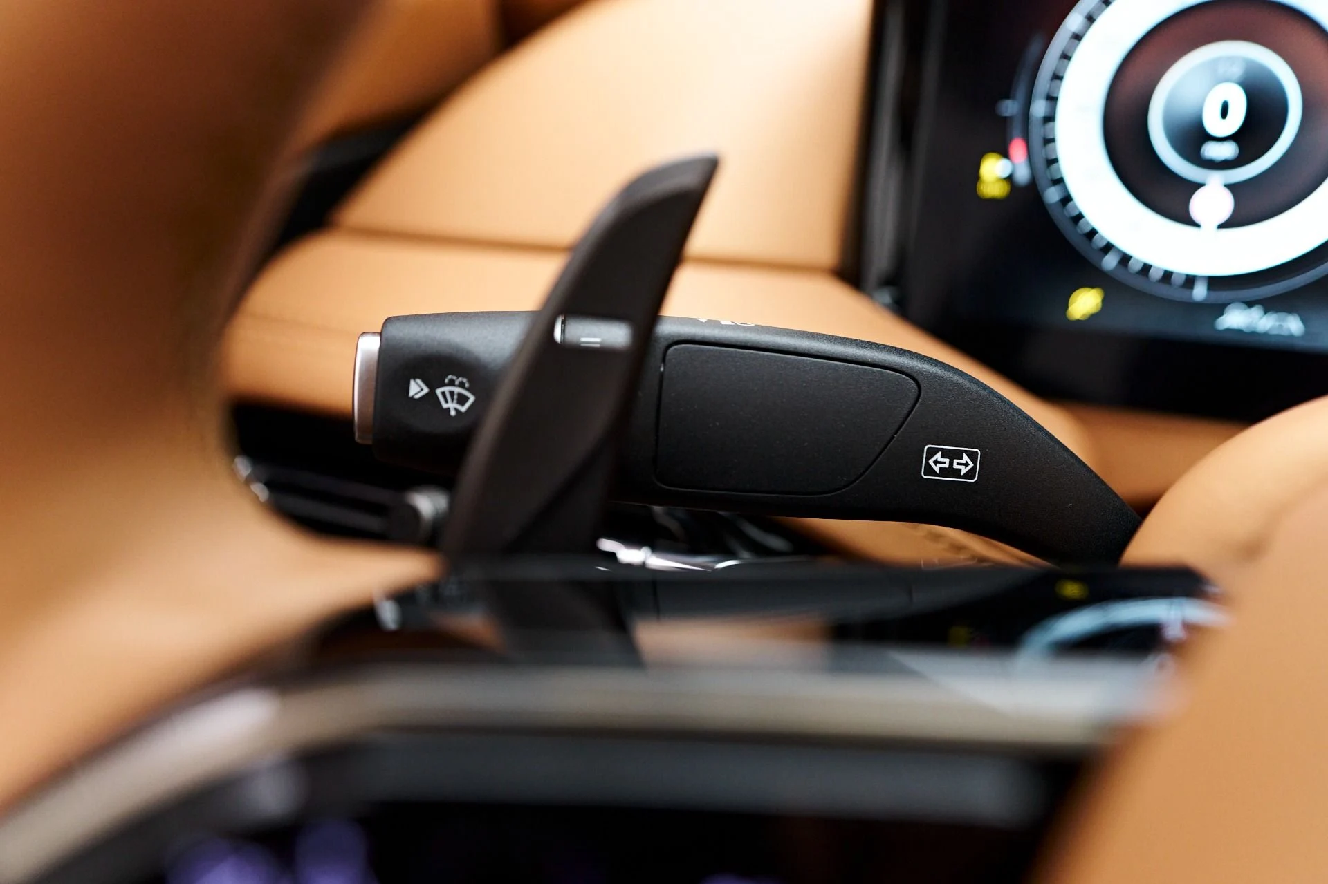 mph057_2317926831_Used_2024_Aston_Martin_DB_12_Volante_1731606794_e948cd2c9f