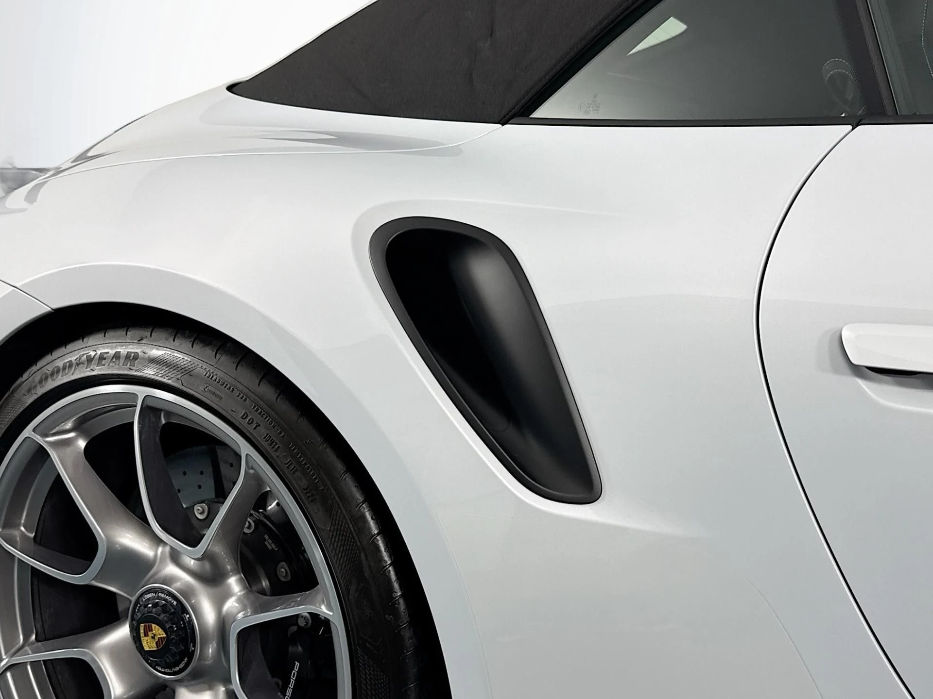 mph057_232372944_Used_2025_Porsche_911_Turbo_S_1784676773_27ae098c16
