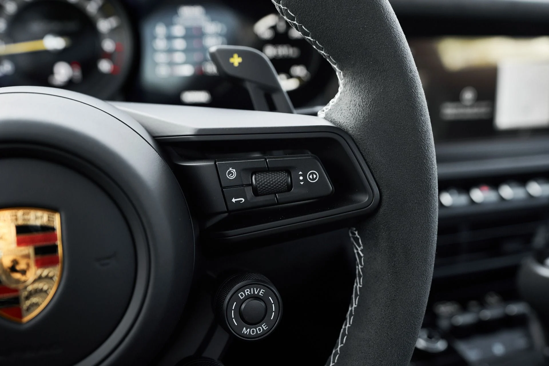 mph057_2387958327_Used_2025_Porsche_911_GT_3_RS_1762914515_295c796c56